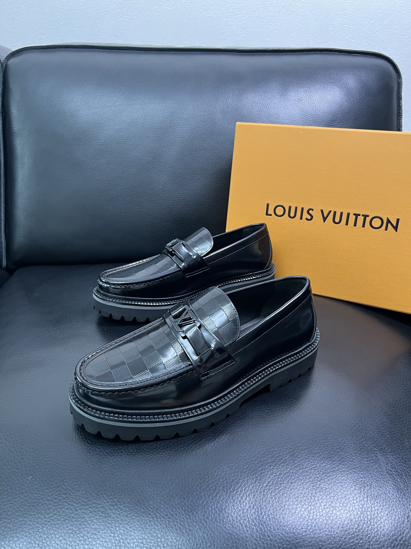 Lv 顶级代购 路易威登 皮鞋专柜同步，鞋面意大利进口，进口水染牛皮内里，鞋底：原厂特供原版底，原厂跟单
