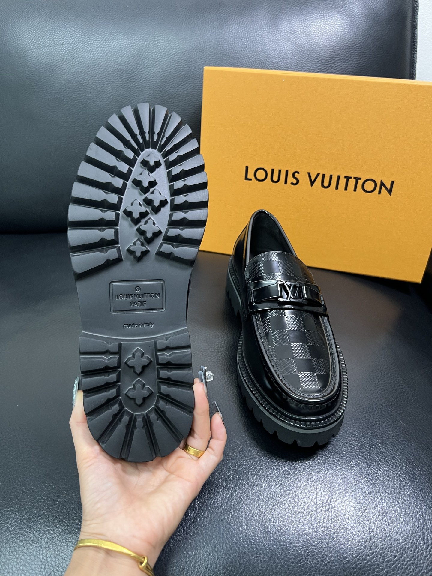 Lv 顶级代购 路易威登 皮鞋专柜同步，鞋面意大利进口，进口水染牛皮内里，鞋底：原厂特供原版底，原厂跟单