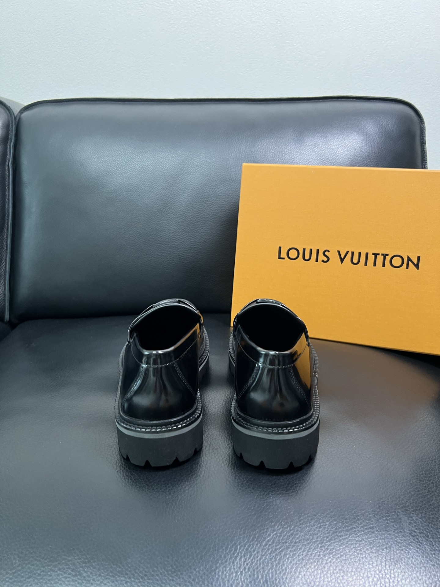 Lv 顶级代购 路易威登 皮鞋专柜同步，鞋面意大利进口，进口水染牛皮内里，鞋底：原厂特供原版底，原厂跟单