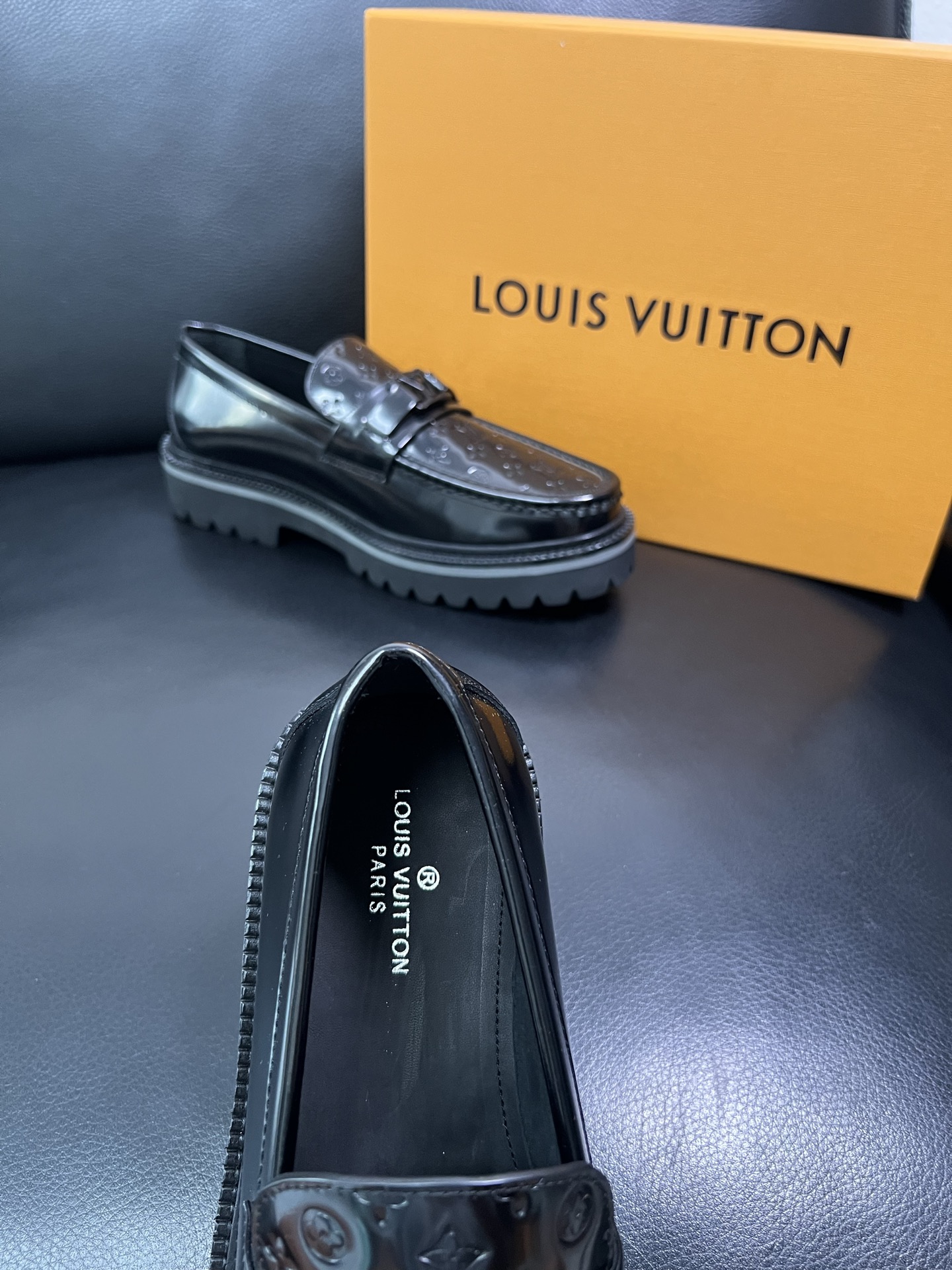 Lv 顶级代购 路易威登 皮鞋专柜同步，鞋面意大利进口，进口水染牛皮内里，鞋底：原厂特供原版底，原厂跟单