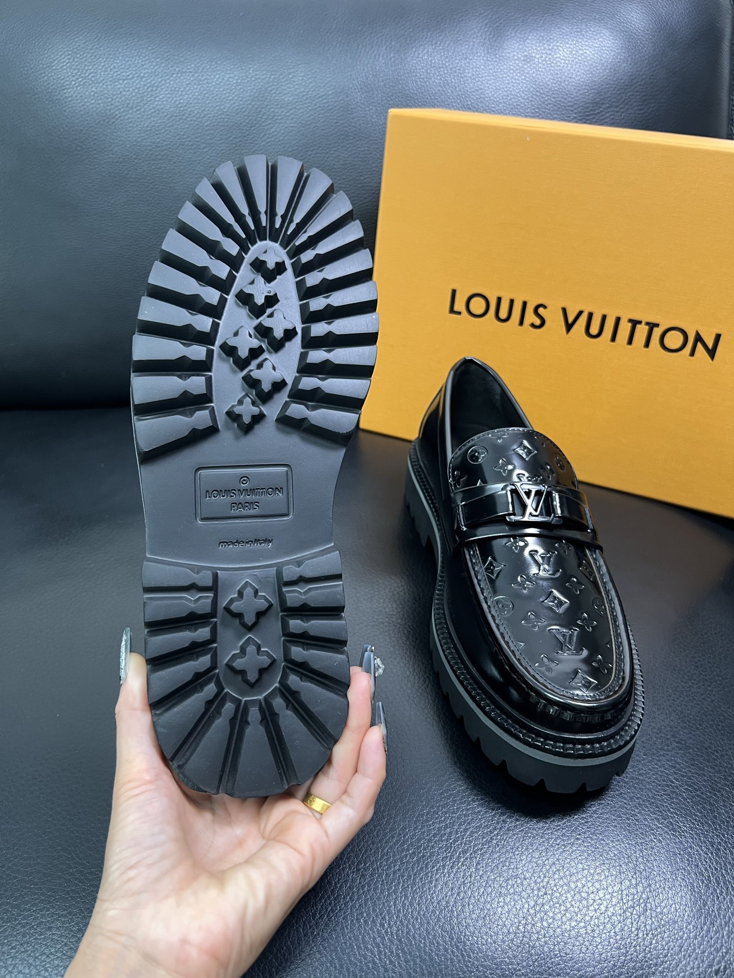 Lv 顶级代购 路易威登 皮鞋专柜同步，鞋面意大利进口，进口水染牛皮内里，鞋底：原厂特供原版底，原厂跟单