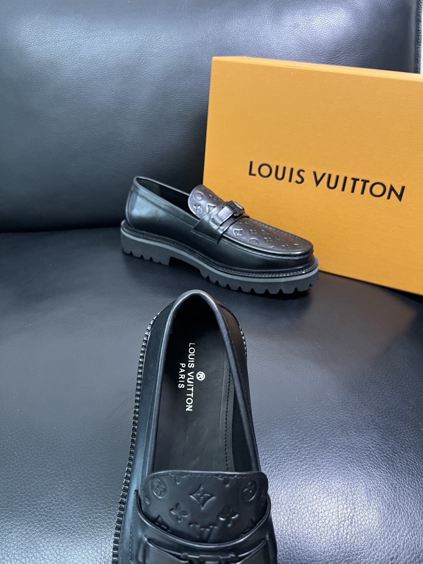 Lv 顶级代购 路易威登 皮鞋专柜同步，鞋面意大利进口，进口水染牛皮内里，鞋底：原厂特供原版底，原厂跟单