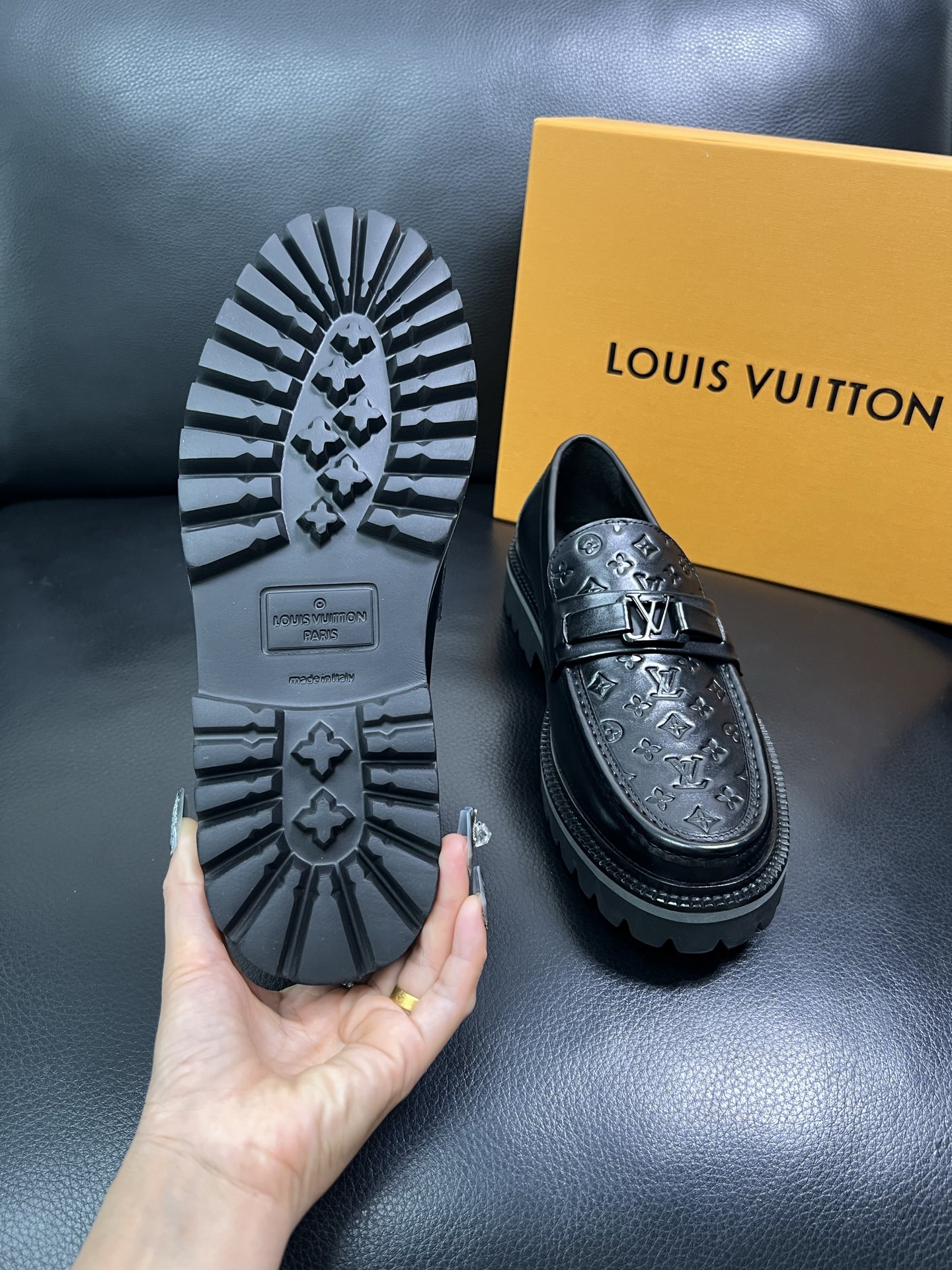 Lv 顶级代购 路易威登 皮鞋专柜同步，鞋面意大利进口，进口水染牛皮内里，鞋底：原厂特供原版底，原厂跟单