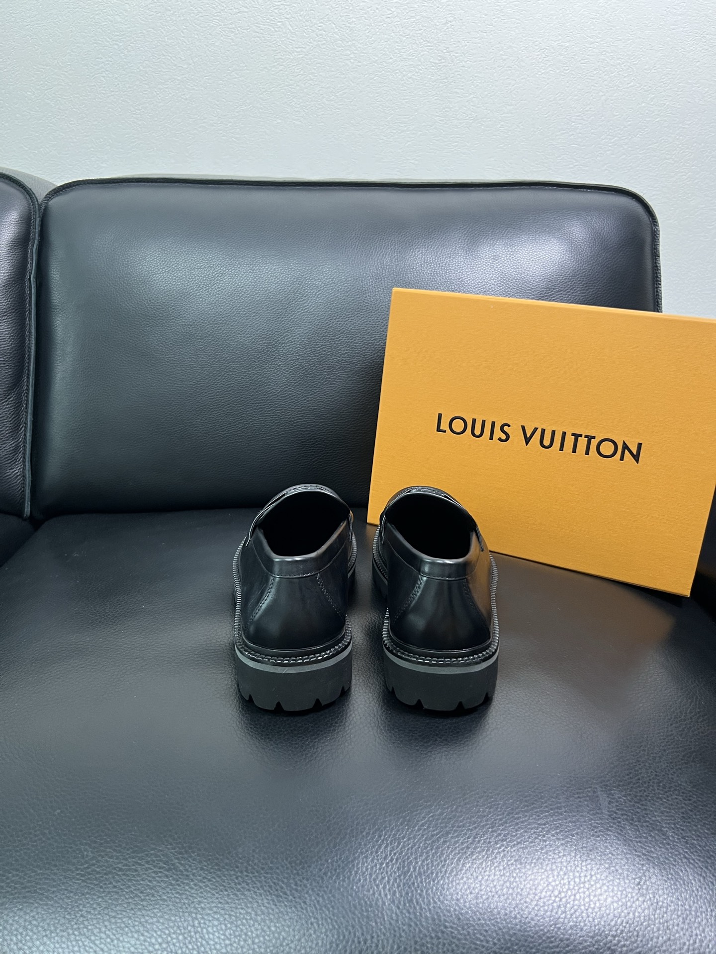 Lv 顶级代购 路易威登 皮鞋专柜同步，鞋面意大利进口，进口水染牛皮内里，鞋底：原厂特供原版底，原厂跟单