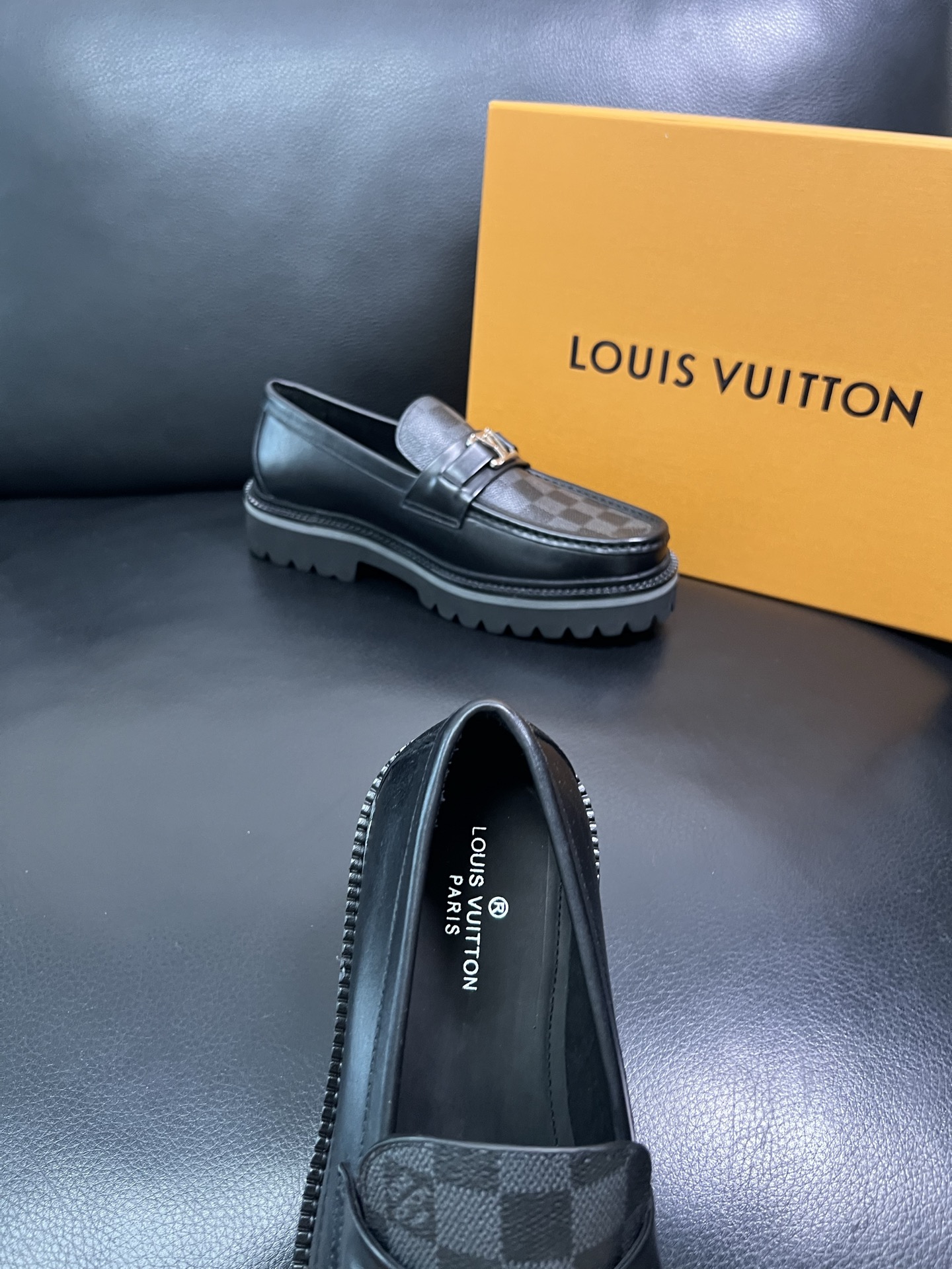 Lv 顶级代购 路易威登 皮鞋专柜同步，鞋面意大利进口，进口水染牛皮内里，鞋底：原厂特供原版底，原厂跟单