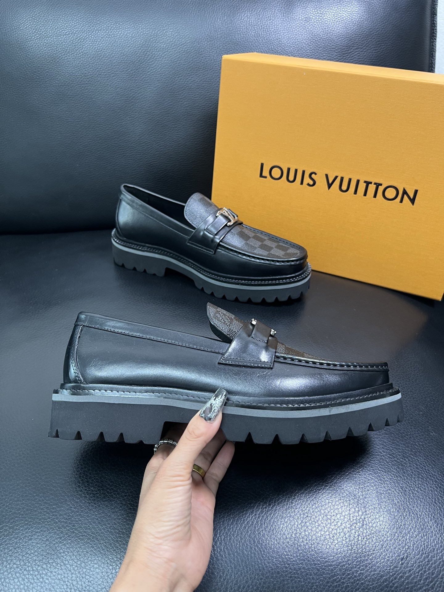 Lv 顶级代购 路易威登 皮鞋专柜同步，鞋面意大利进口，进口水染牛皮内里，鞋底：原厂特供原版底，原厂跟单