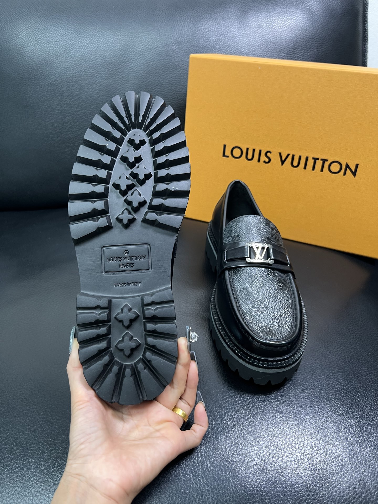 Lv 顶级代购 路易威登 皮鞋专柜同步，鞋面意大利进口，进口水染牛皮内里，鞋底：原厂特供原版底，原厂跟单