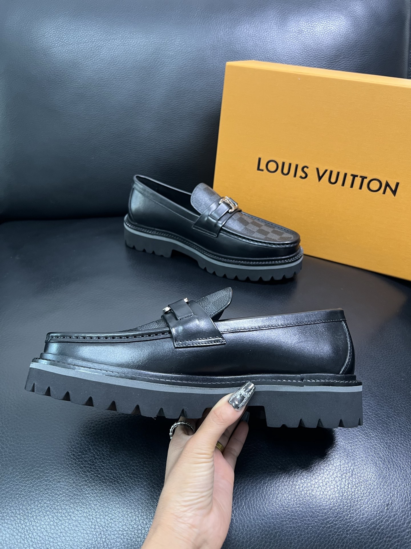 Lv 顶级代购 路易威登 皮鞋专柜同步，鞋面意大利进口，进口水染牛皮内里，鞋底：原厂特供原版底，原厂跟单