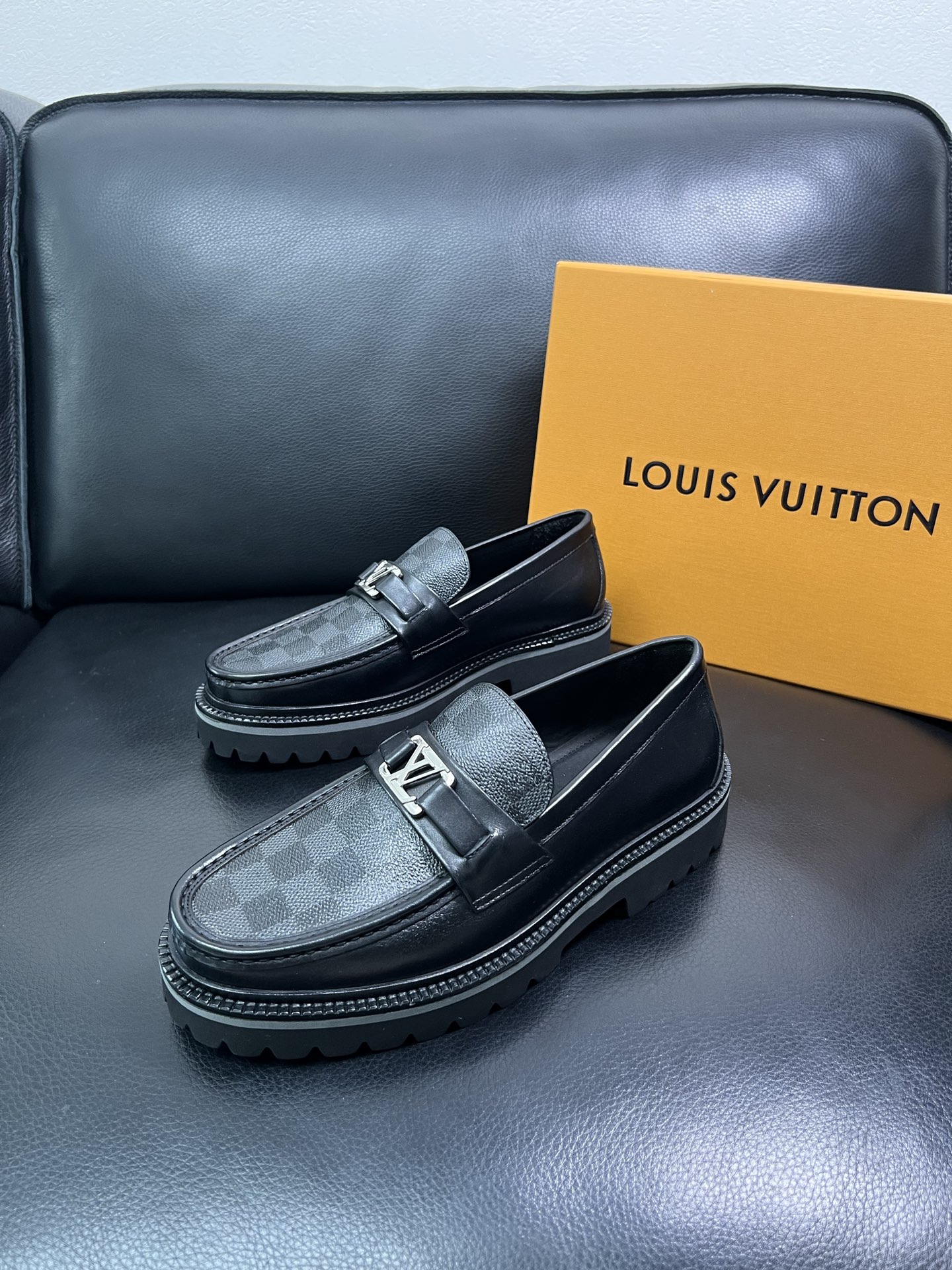 Lv 顶级代购 路易威登 皮鞋专柜同步，鞋面意大利进口，进口水染牛皮内里，鞋底：原厂特供原版底，原厂跟单
