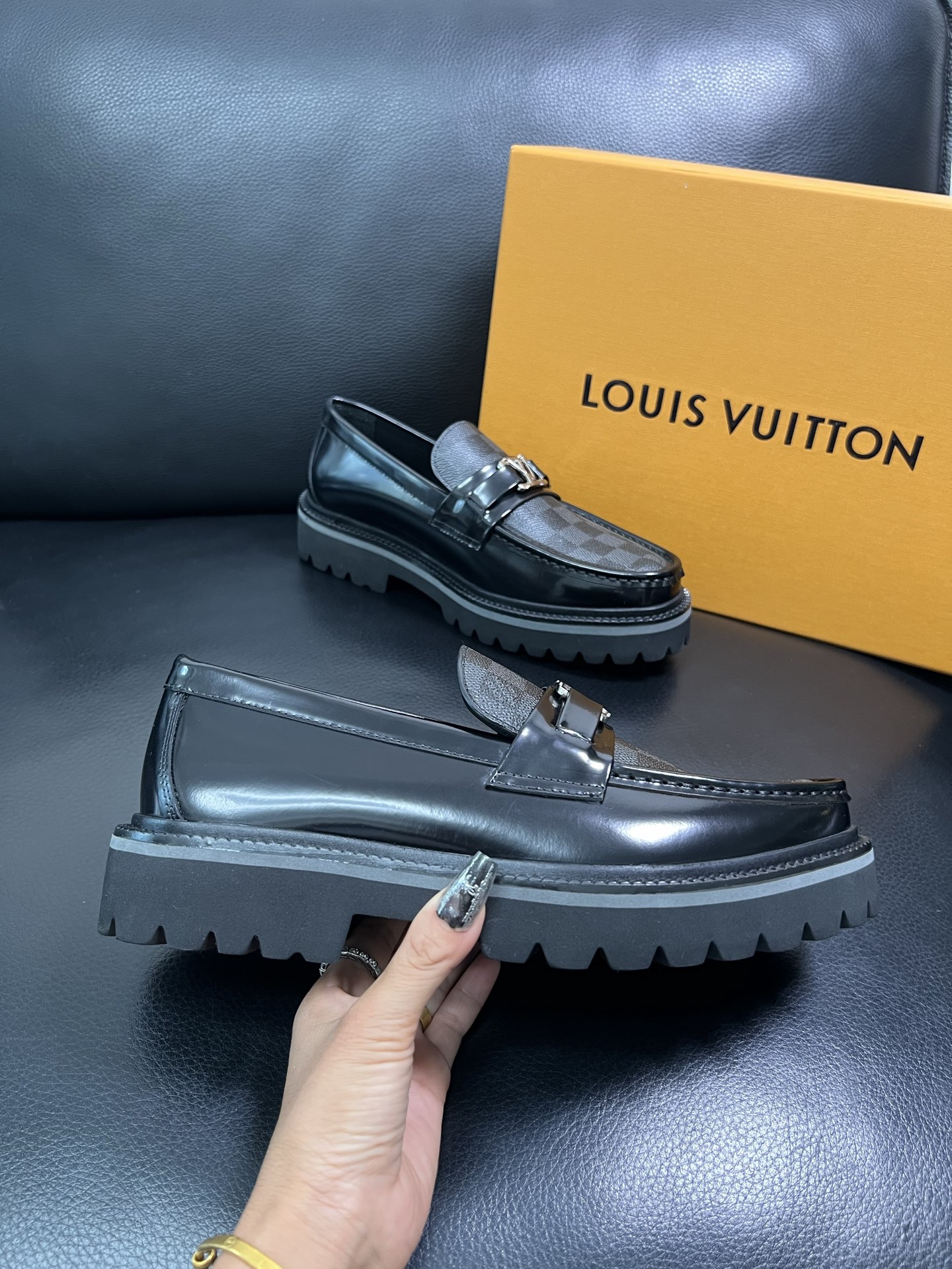 Lv 顶级代购 路易威登 皮鞋专柜同步，鞋面意大利进口，进口水染牛皮内里，鞋底：原厂特供原版底，原厂跟单