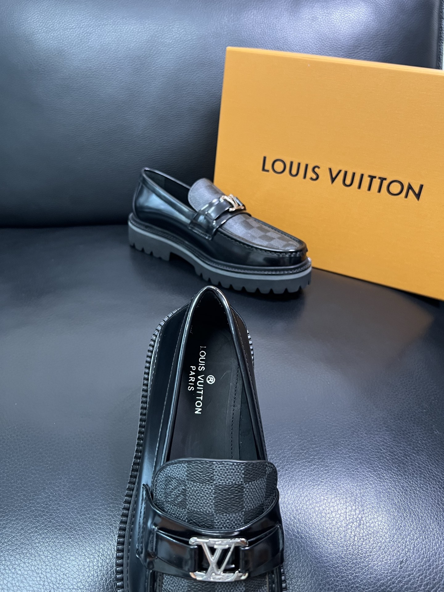 Lv 顶级代购 路易威登 皮鞋专柜同步，鞋面意大利进口，进口水染牛皮内里，鞋底：原厂特供原版底，原厂跟单