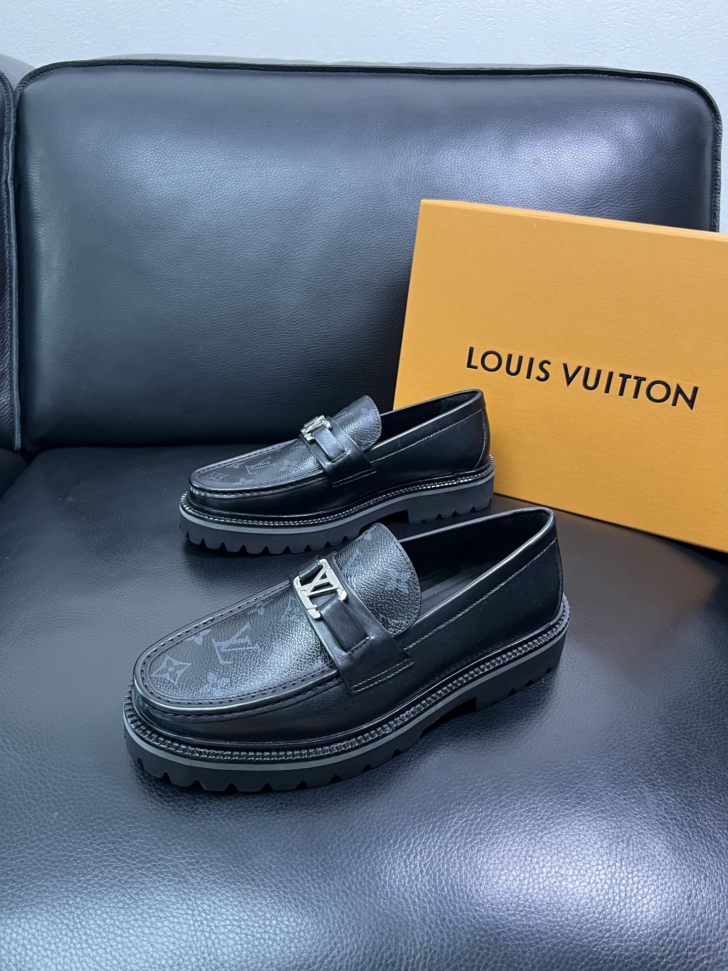 Lv 顶级代购 路易威登 皮鞋专柜同步，鞋面意大利进口，进口水染牛皮内里，鞋底：原厂特供原版底，原厂跟单