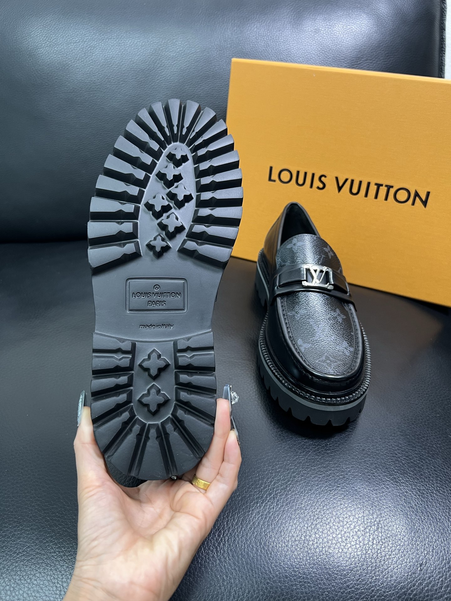 Lv 顶级代购 路易威登 皮鞋专柜同步，鞋面意大利进口，进口水染牛皮内里，鞋底：原厂特供原版底，原厂跟单