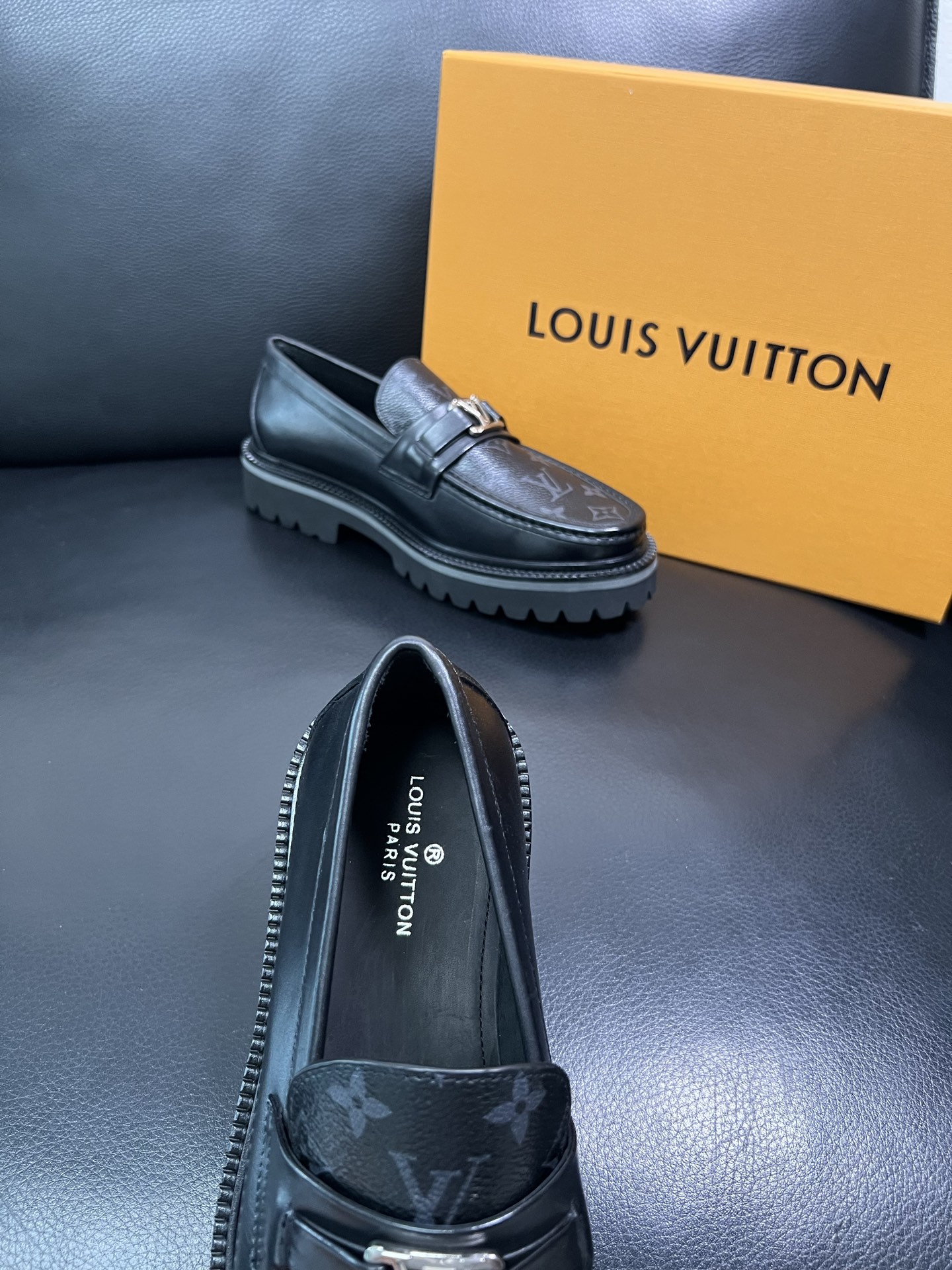 Lv 顶级代购 路易威登 皮鞋专柜同步，鞋面意大利进口，进口水染牛皮内里，鞋底：原厂特供原版底，原厂跟单