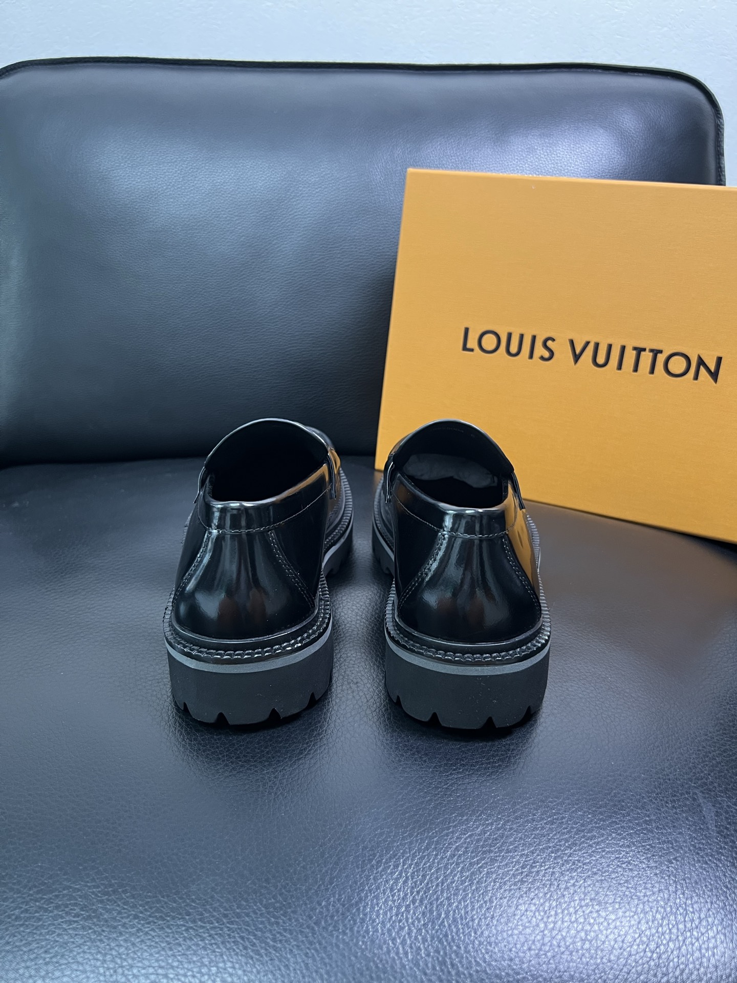 Lv 顶级代购 路易威登 皮鞋专柜同步，鞋面意大利进口，进口水染牛皮内里，鞋底：原厂特供原版底，原厂跟单