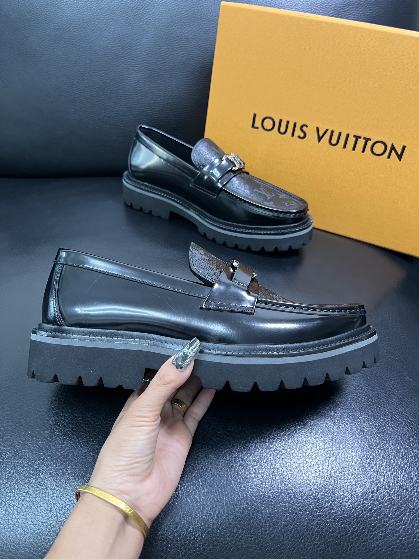 Lv 顶级代购 路易威登 皮鞋专柜同步，鞋面意大利进口，进口水染牛皮内里，鞋底：原厂特供原版底，原厂跟单