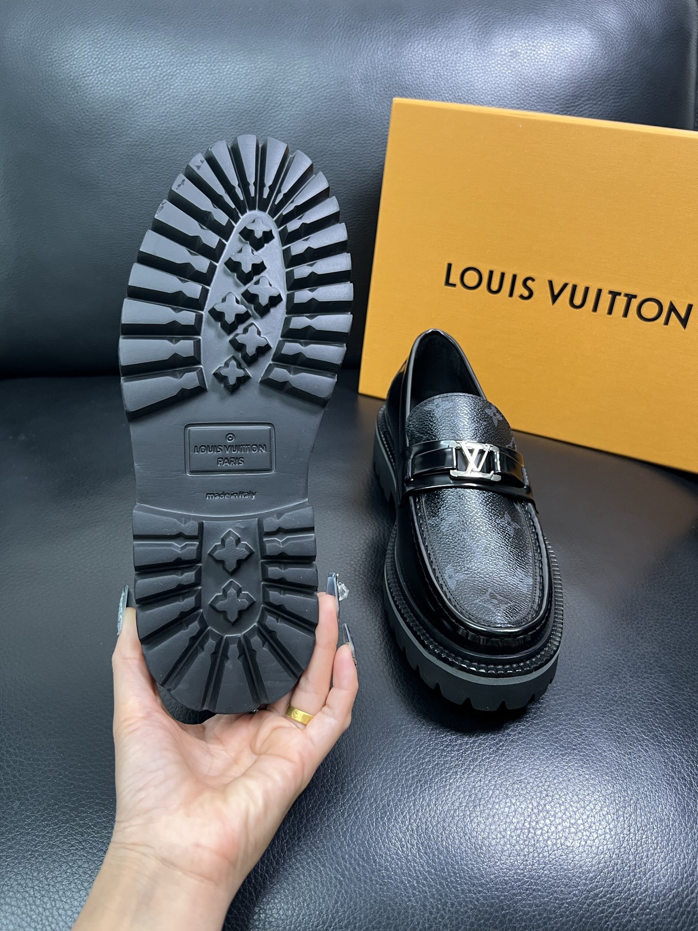 Lv 顶级代购 路易威登 皮鞋专柜同步，鞋面意大利进口，进口水染牛皮内里，鞋底：原厂特供原版底，原厂跟单