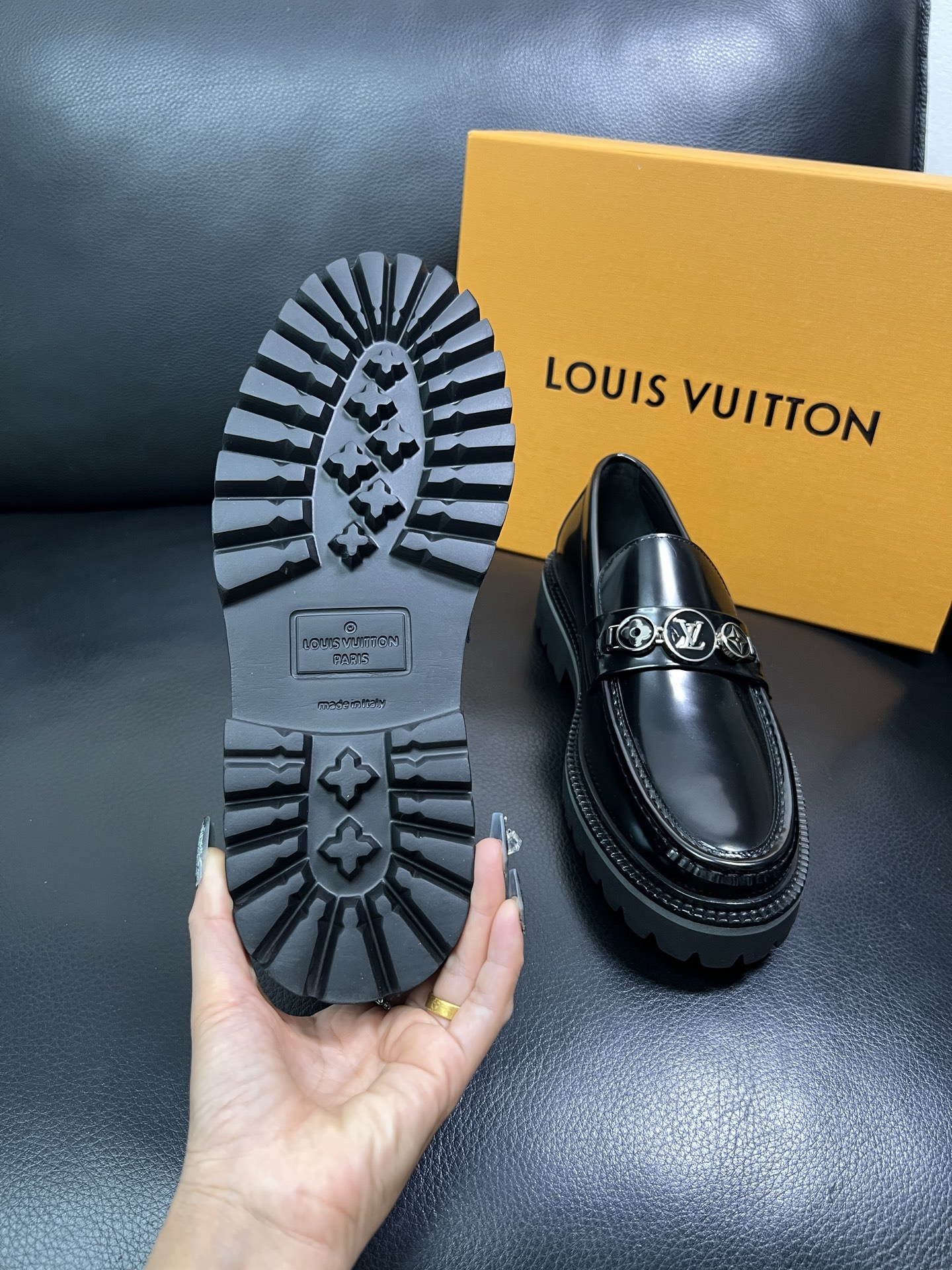 Lv 顶级代购 路易威登 皮鞋专柜同步，鞋面意大利进口，进口水染牛皮内里，鞋底：原厂特供原版底，原厂跟单