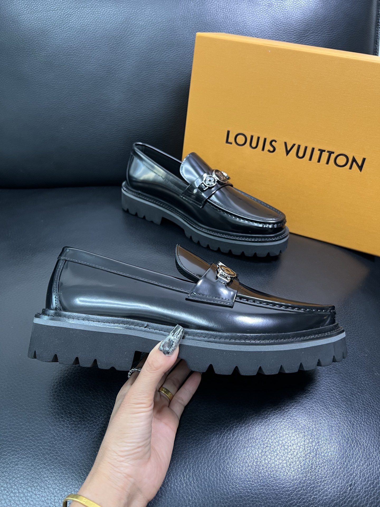 Lv 顶级代购 路易威登 皮鞋专柜同步，鞋面意大利进口，进口水染牛皮内里，鞋底：原厂特供原版底，原厂跟单