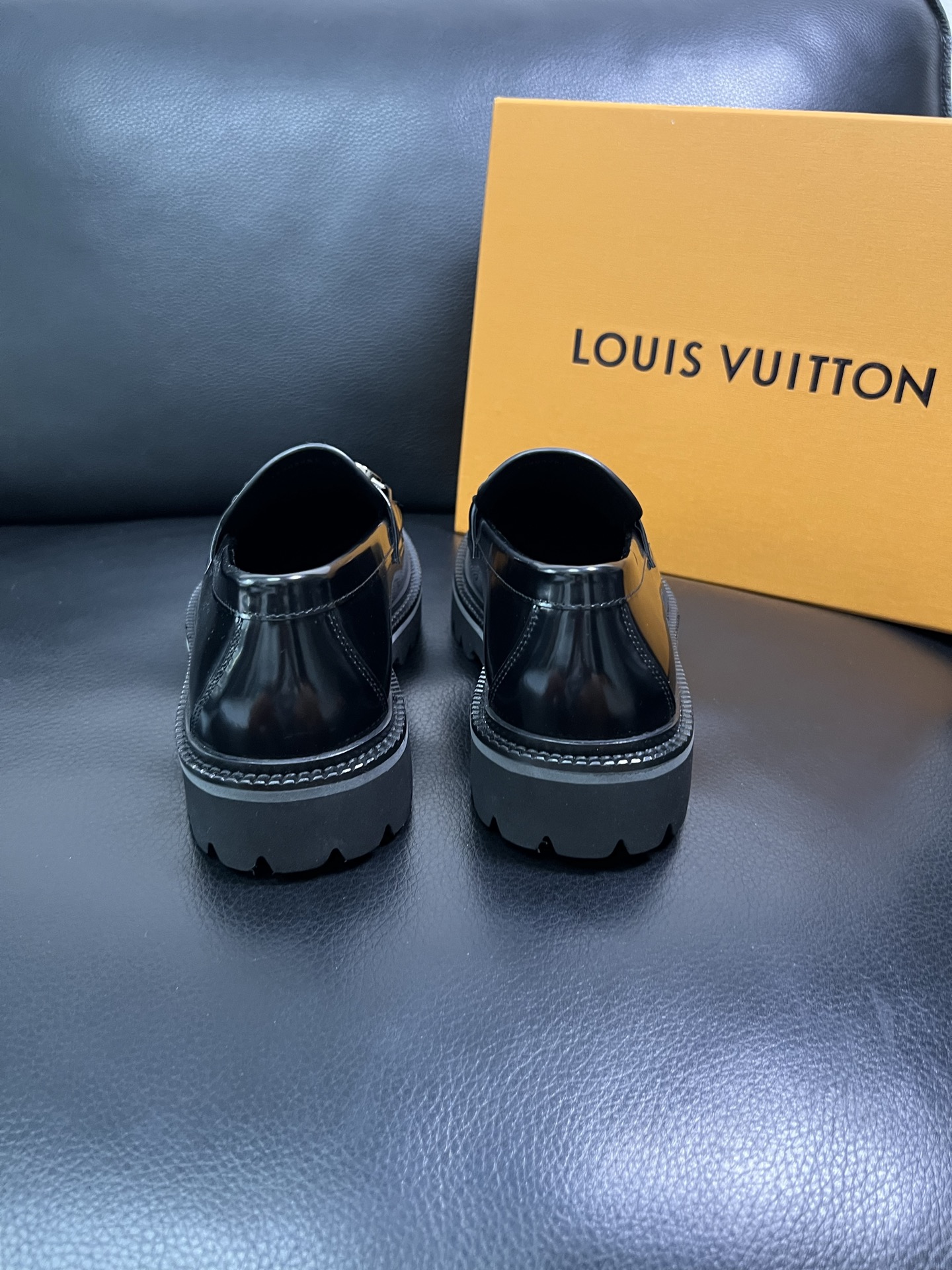 Lv 顶级代购 路易威登 皮鞋专柜同步，鞋面意大利进口，进口水染牛皮内里，鞋底：原厂特供原版底，原厂跟单