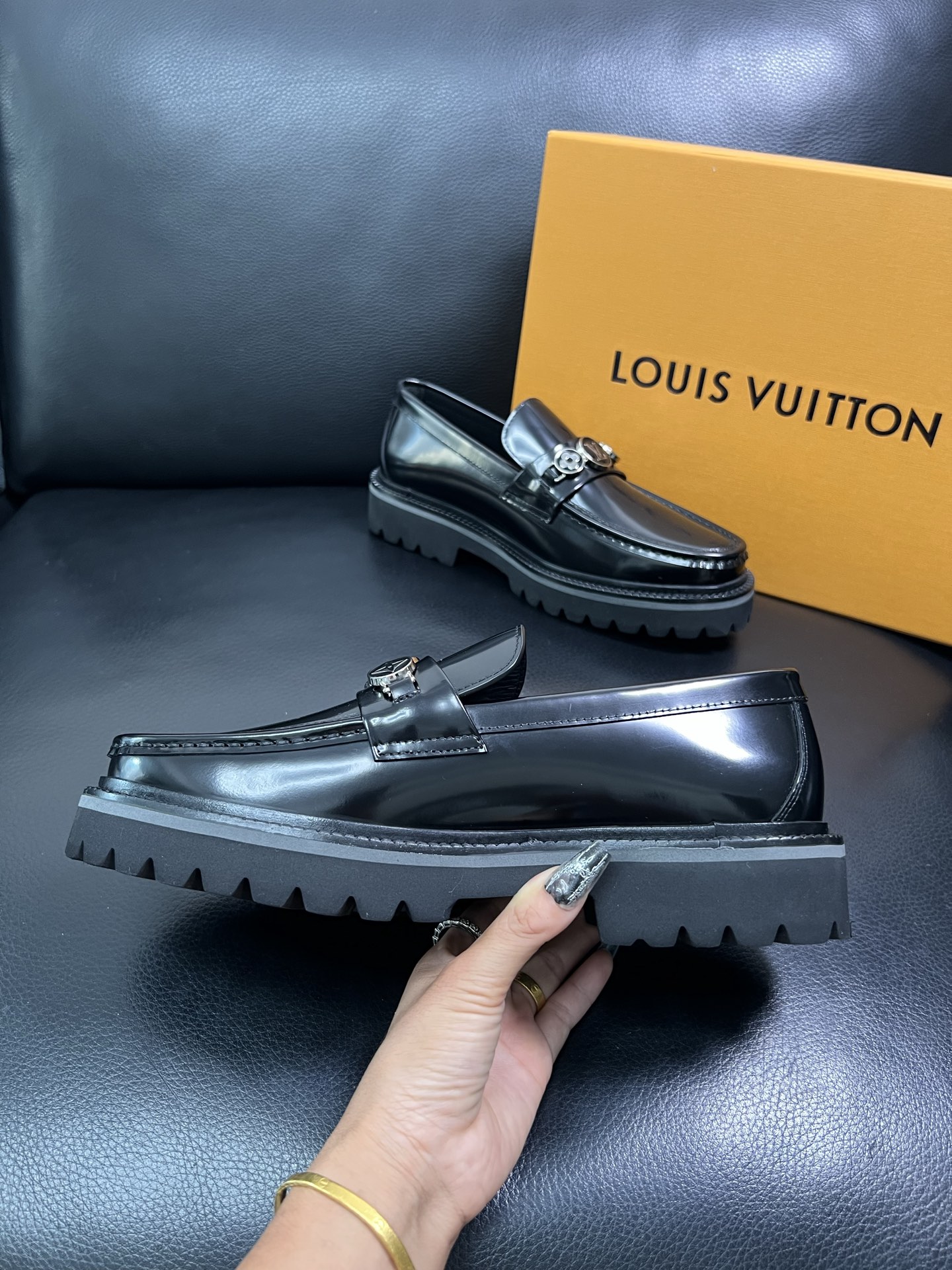 Lv 顶级代购 路易威登 皮鞋专柜同步，鞋面意大利进口，进口水染牛皮内里，鞋底：原厂特供原版底，原厂跟单