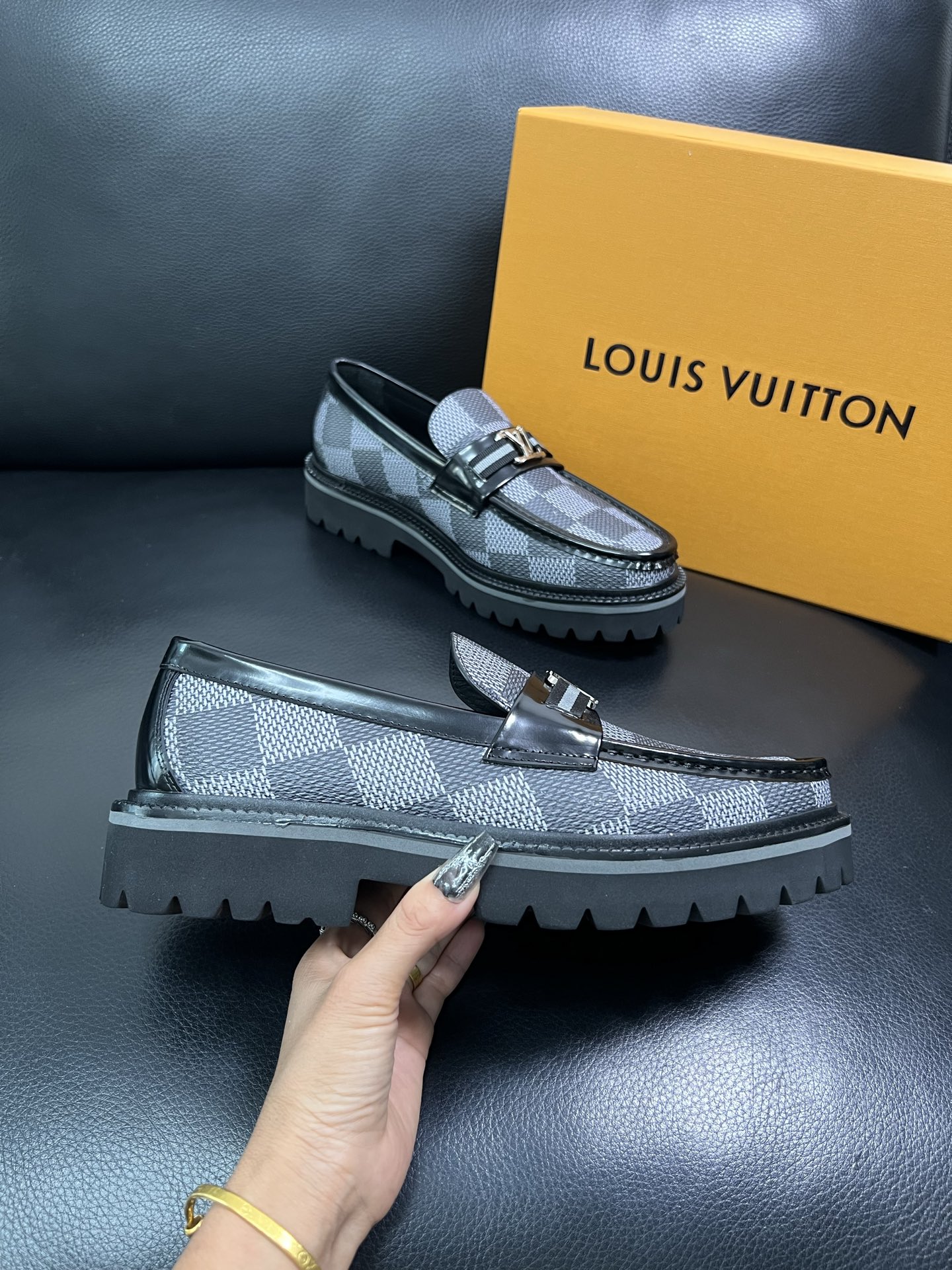 Lv 顶级代购 路易威登 皮鞋专柜同步，鞋面意大利进口，进口水染牛皮内里，鞋底：原厂特供原版底，原厂跟单