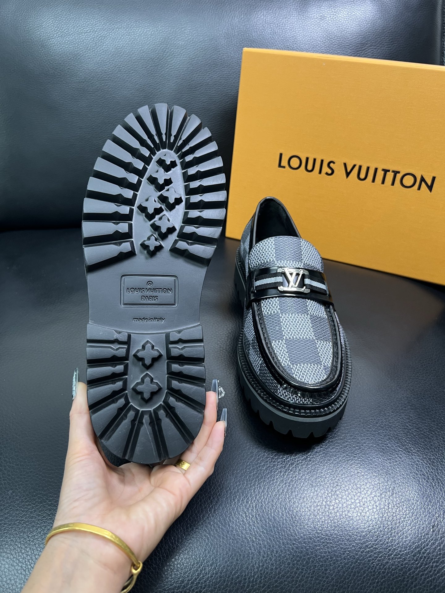 Lv 顶级代购 路易威登 皮鞋专柜同步，鞋面意大利进口，进口水染牛皮内里，鞋底：原厂特供原版底，原厂跟单