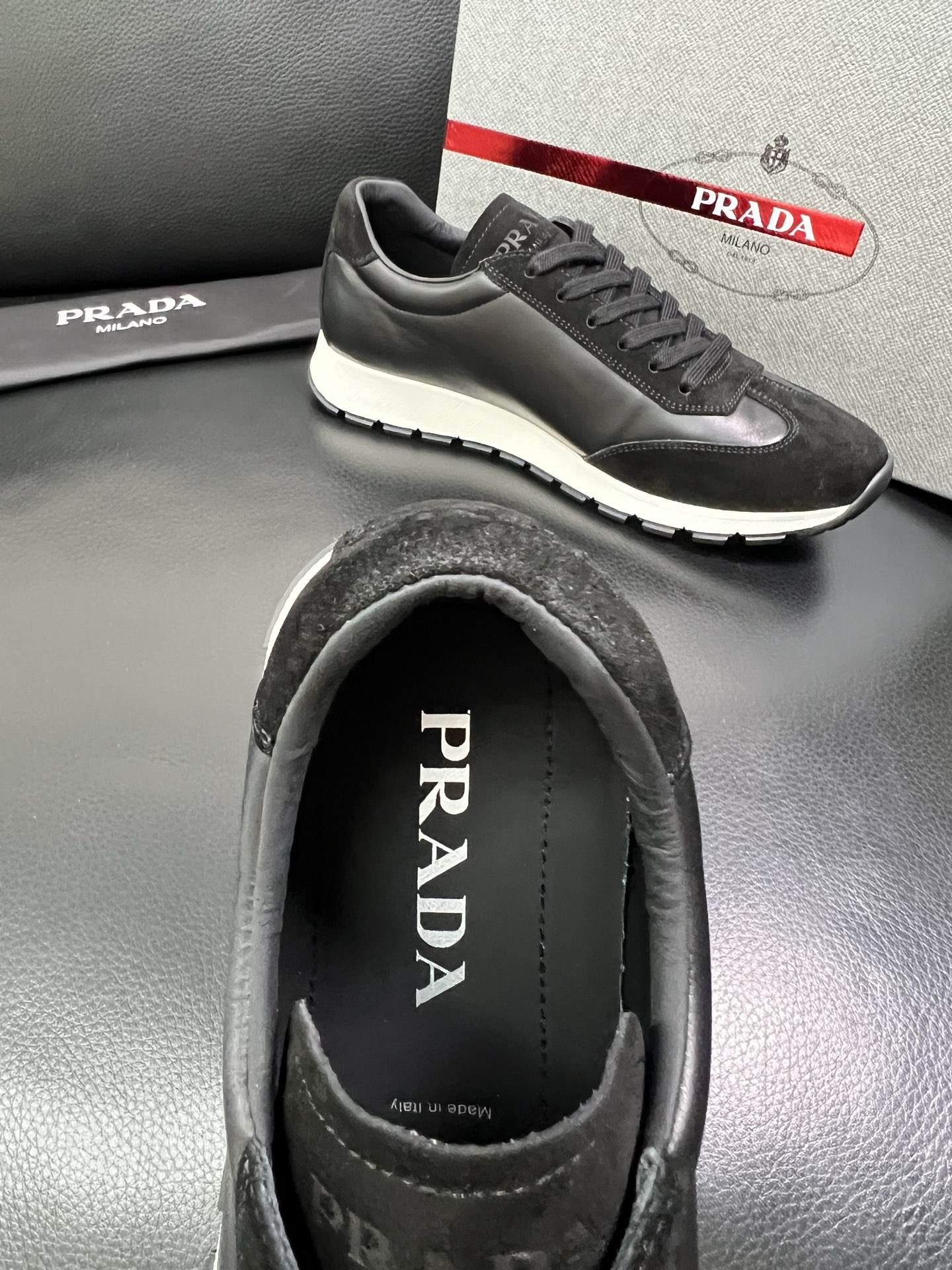 Prada 顶级工艺品 普拉达 专柜新款，原厂配置意大利进口牛皮面料，进口牛皮内里垫，透气舒适，鞋底：原