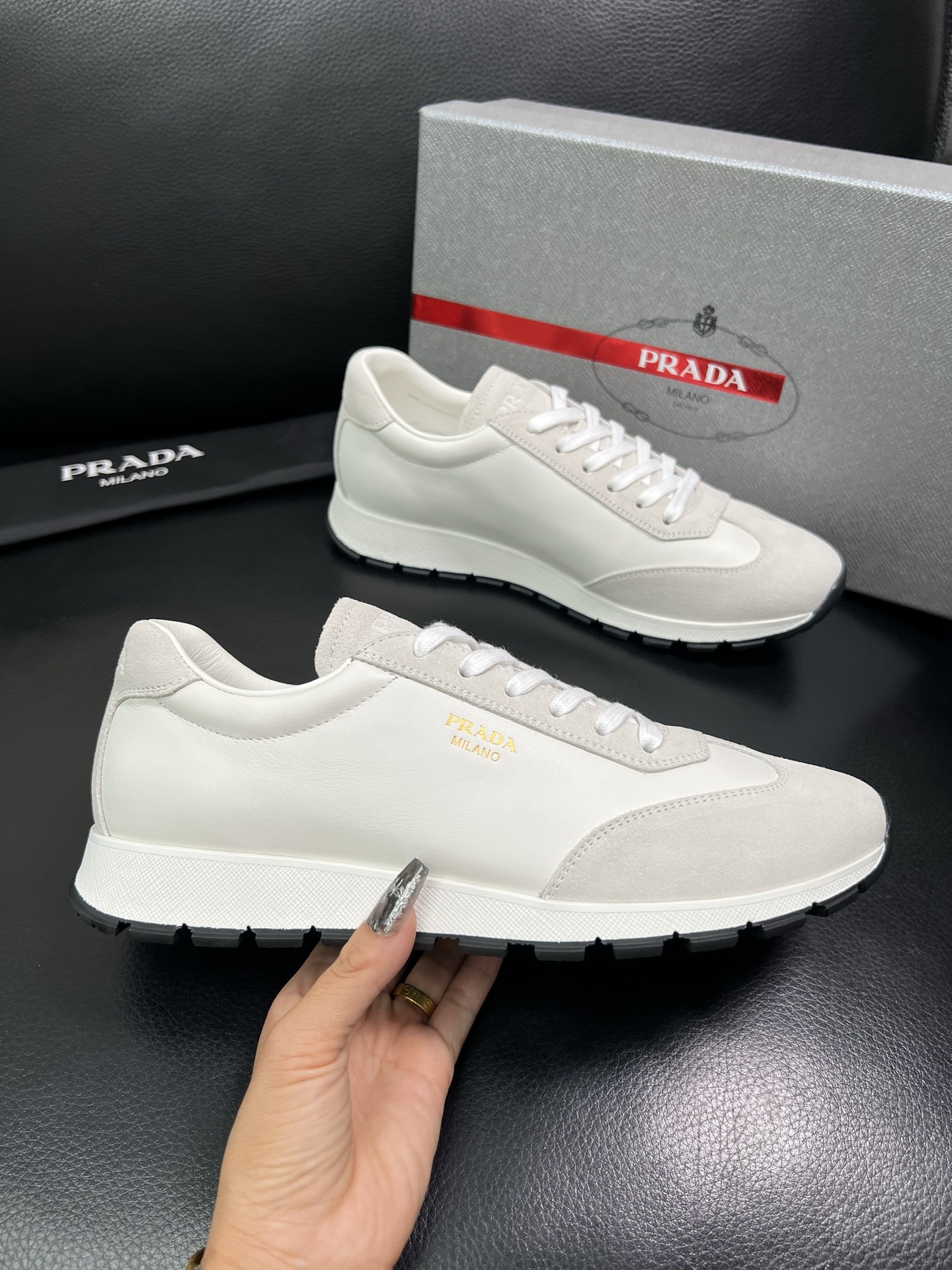 Prada 顶级工艺品 普拉达 专柜新款，原厂配置意大利进口牛皮面料，进口牛皮内里垫，透气舒适，鞋底：原