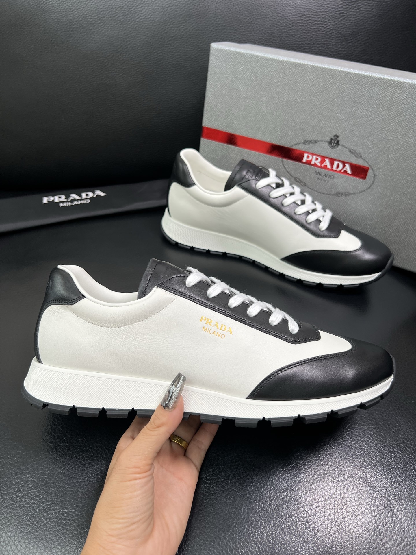 Prada 顶级工艺品 普拉达 专柜新款，原厂配置意大利进口牛皮面料，进口牛皮内里垫，透气舒适，鞋底：原