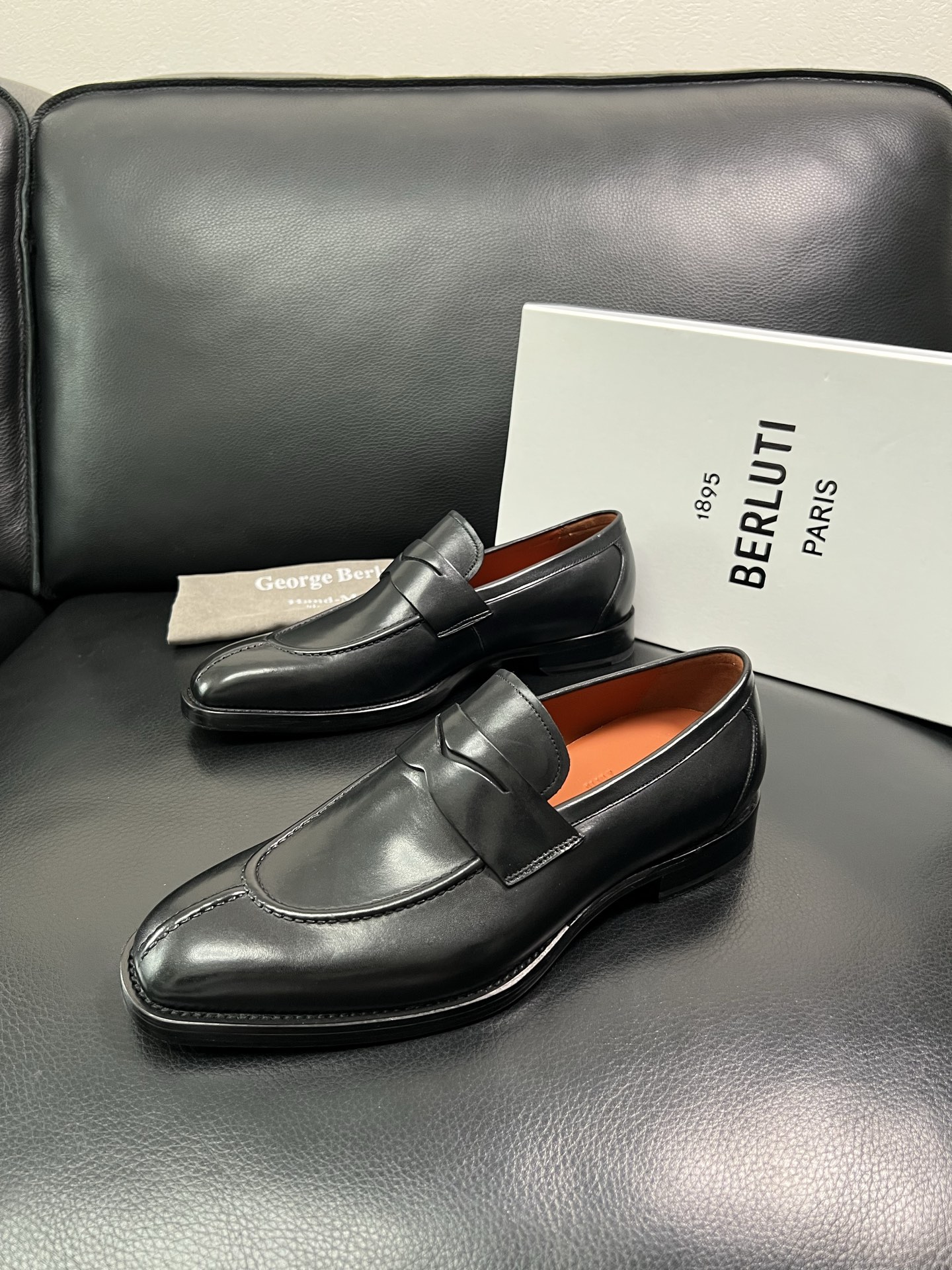 Berluti 顶级代购 布鲁提 专柜同步发售原厂配置，意大利进口牛皮面料，全进口水染牛皮里垫，鞋底：原