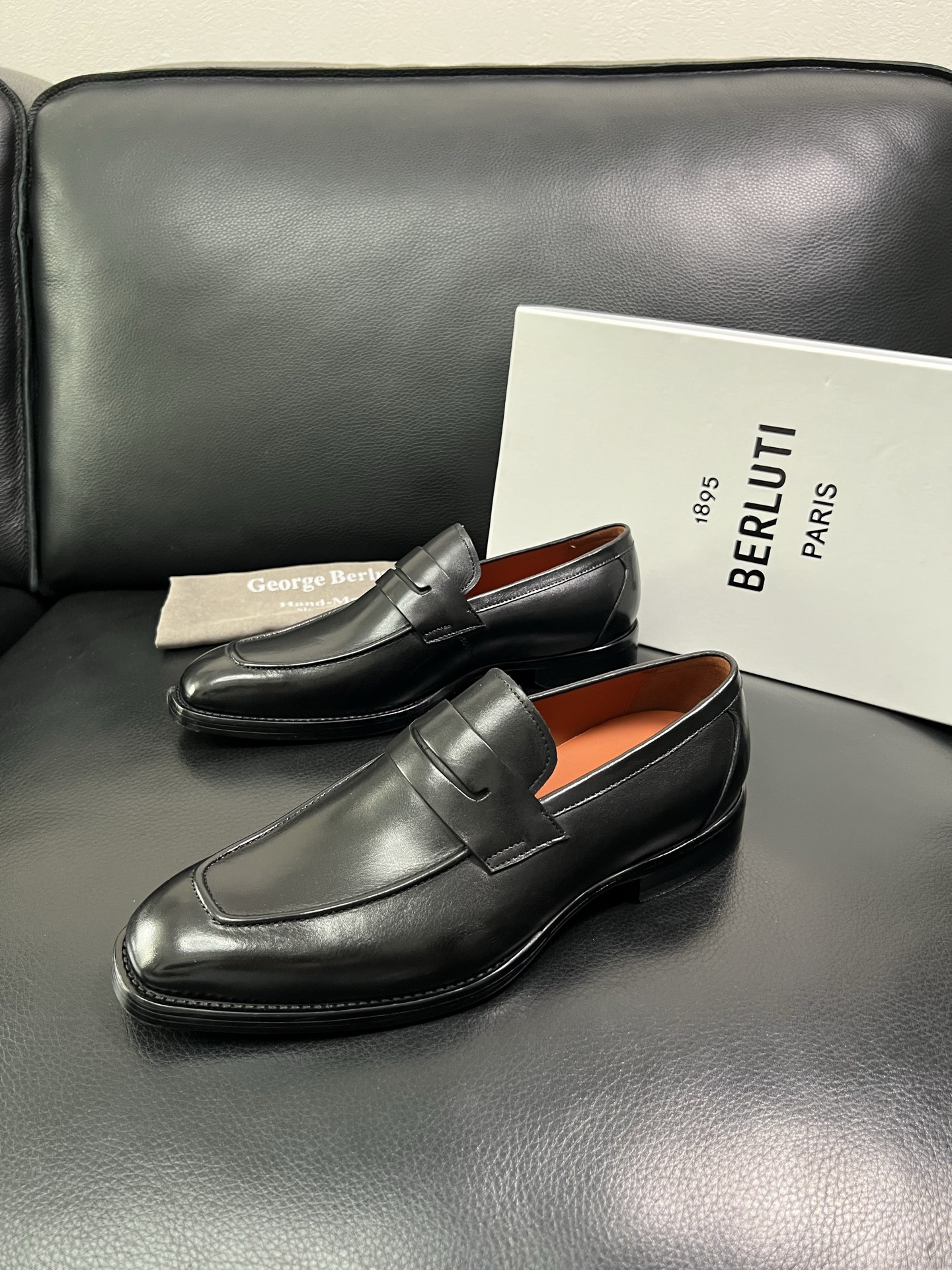 Berluti 顶级代购 布鲁提 专柜同步发售原厂配置，意大利进口牛皮面料，全进口水染牛皮里垫，鞋底：原