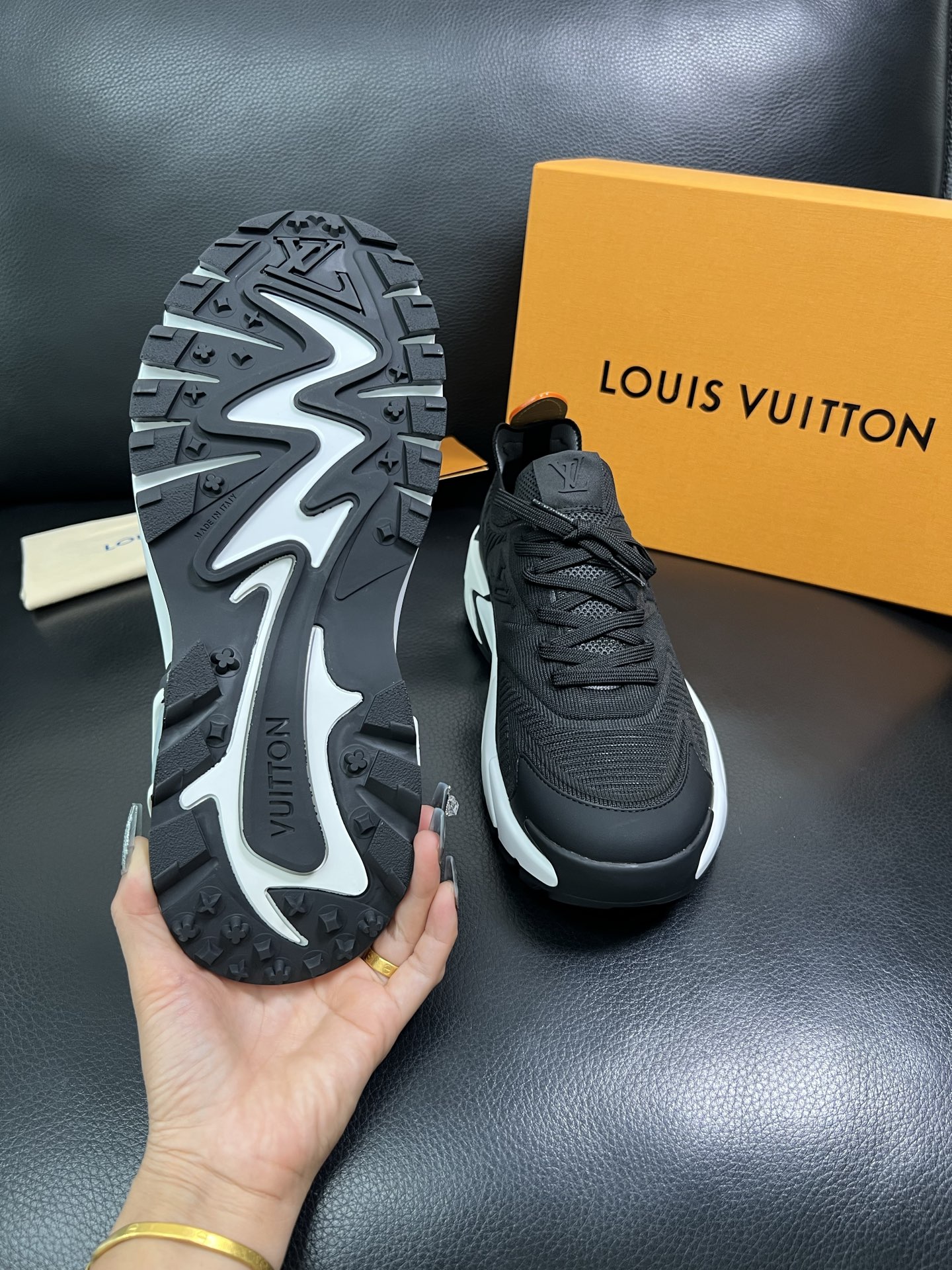 Lv 顶级代购 路易威登 皮鞋专柜同步，意大利进口飞织面料，进口水染牛皮内里，鞋底：原厂特供原版底，原厂