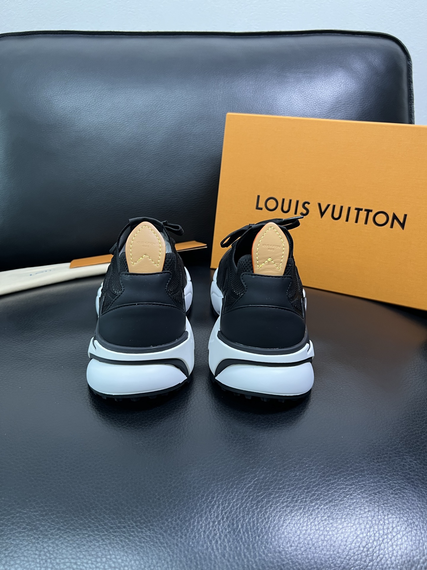 Lv 顶级代购 路易威登 皮鞋专柜同步，意大利进口飞织面料，进口水染牛皮内里，鞋底：原厂特供原版底，原厂