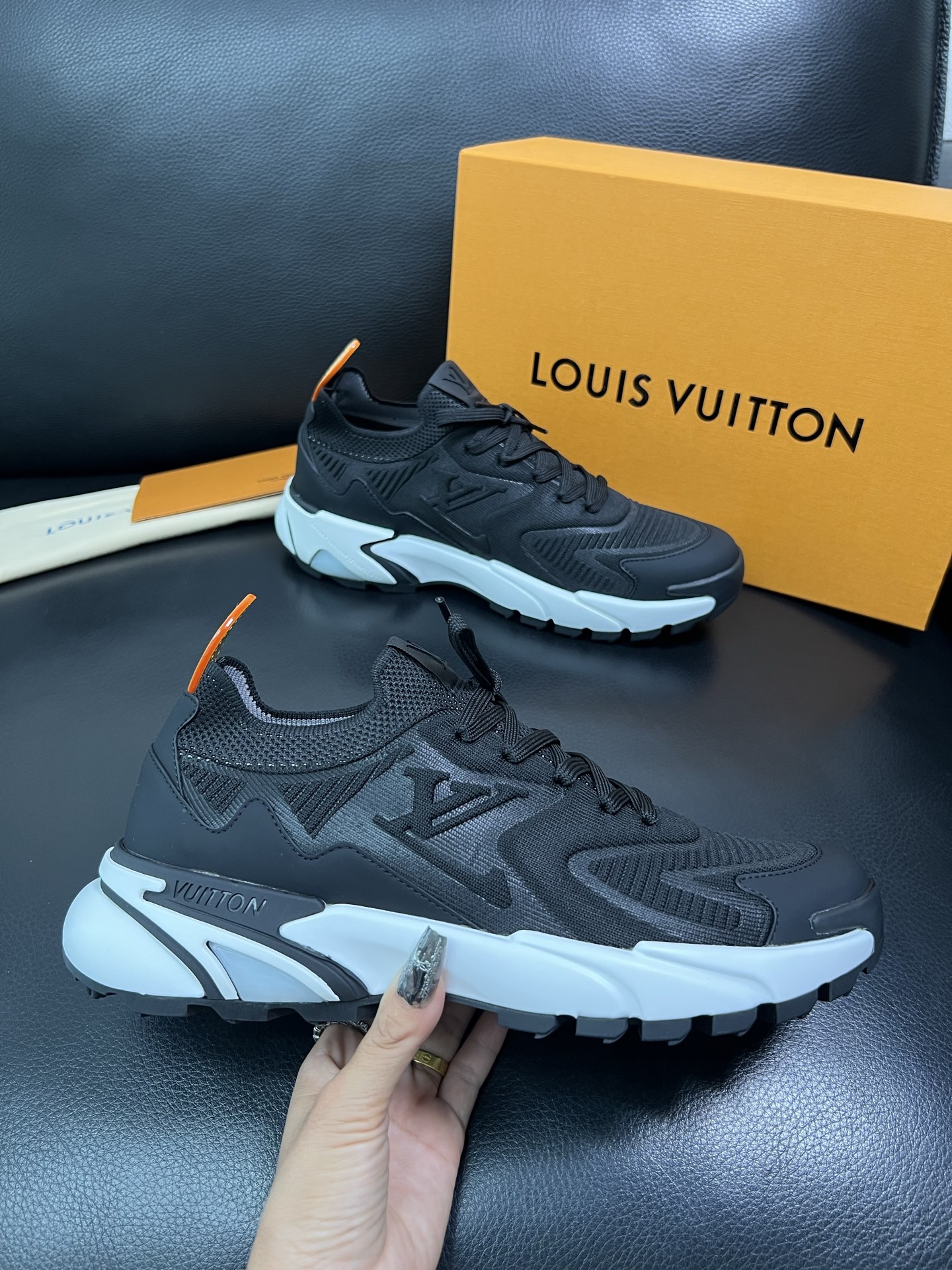 Lv 顶级代购 路易威登 皮鞋专柜同步，意大利进口飞织面料，进口水染牛皮内里，鞋底：原厂特供原版底，原厂