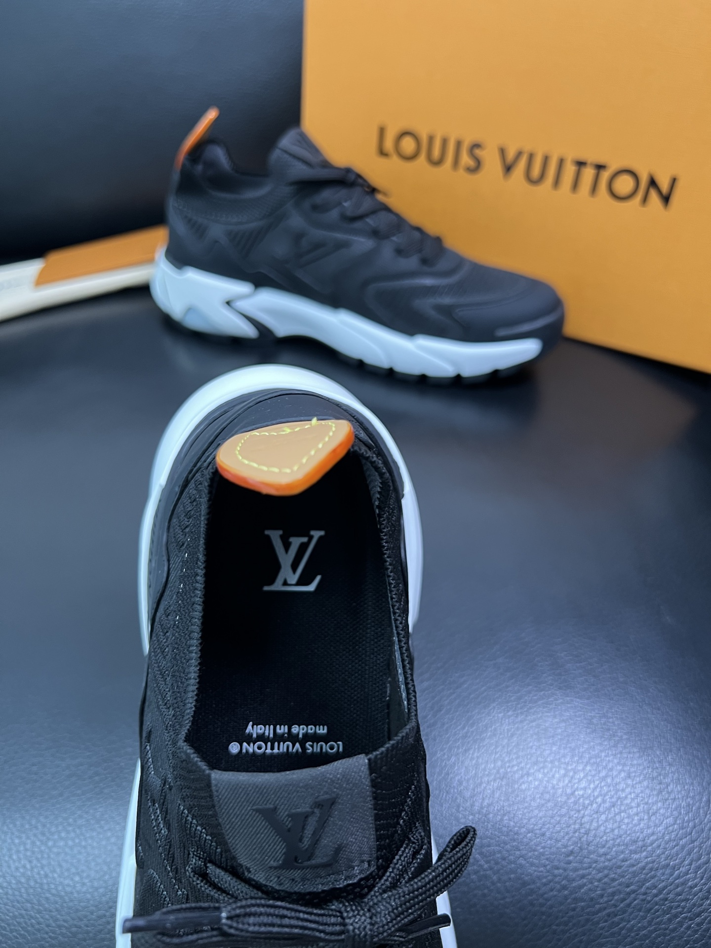Lv 顶级代购 路易威登 皮鞋专柜同步，意大利进口飞织面料，进口水染牛皮内里，鞋底：原厂特供原版底，原厂