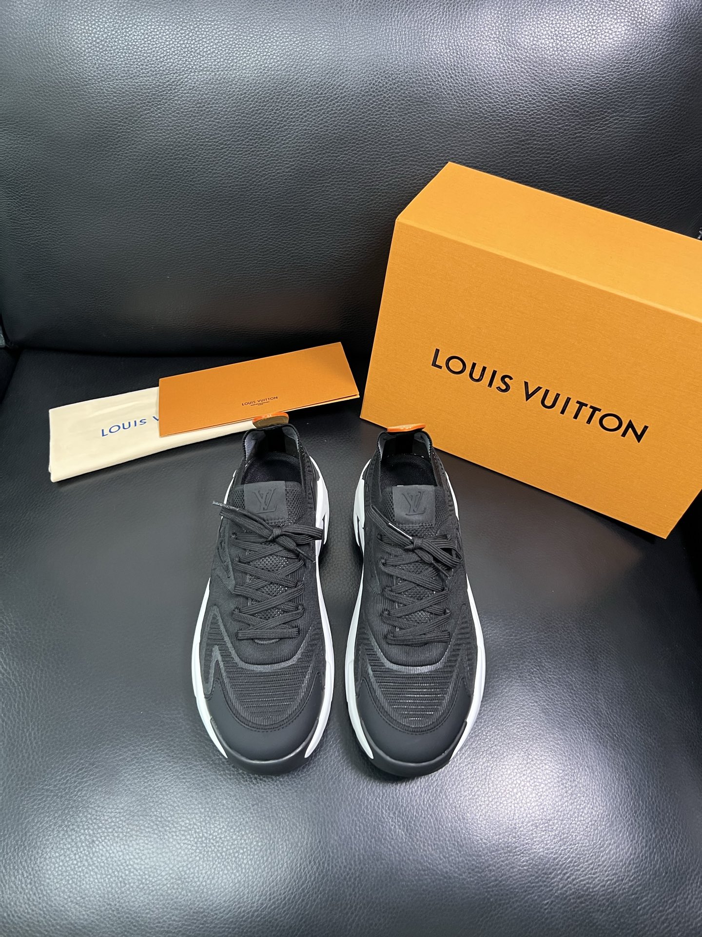 Lv 顶级代购 路易威登 皮鞋专柜同步，意大利进口飞织面料，进口水染牛皮内里，鞋底：原厂特供原版底，原厂