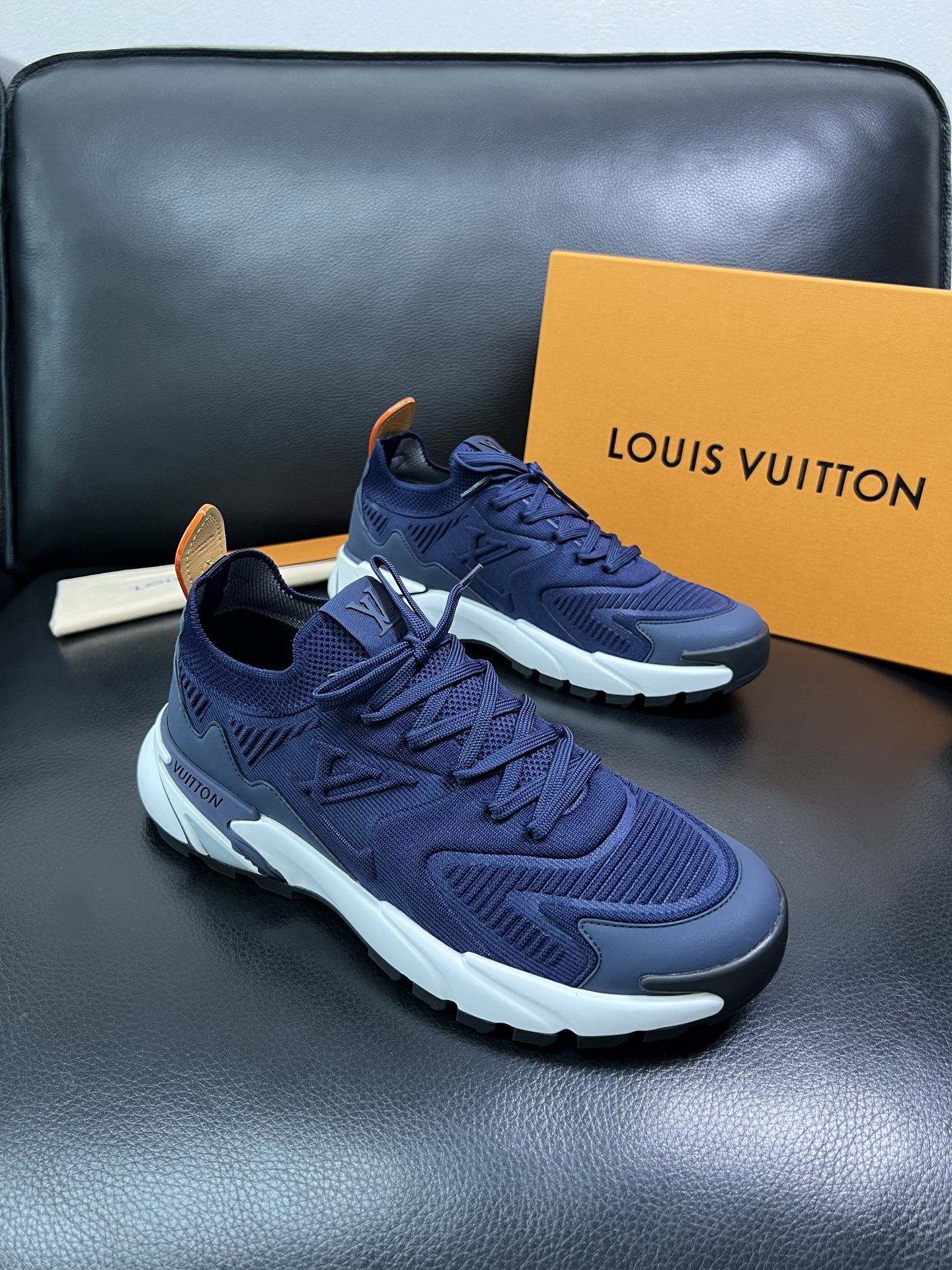 Lv 顶级代购 路易威登 皮鞋专柜同步，意大利进口飞织面料，进口水染牛皮内里，鞋底：原厂特供原版底，原厂
