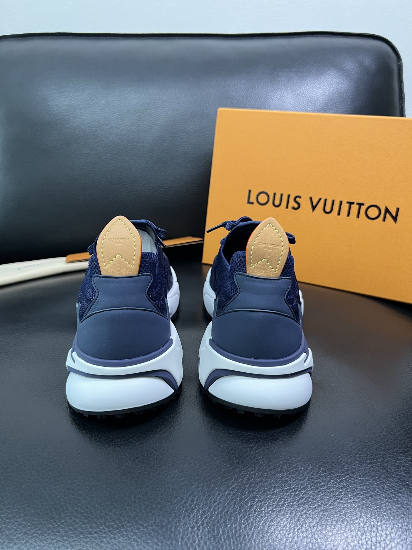 Lv 顶级代购 路易威登 皮鞋专柜同步，意大利进口飞织面料，进口水染牛皮内里，鞋底：原厂特供原版底，原厂