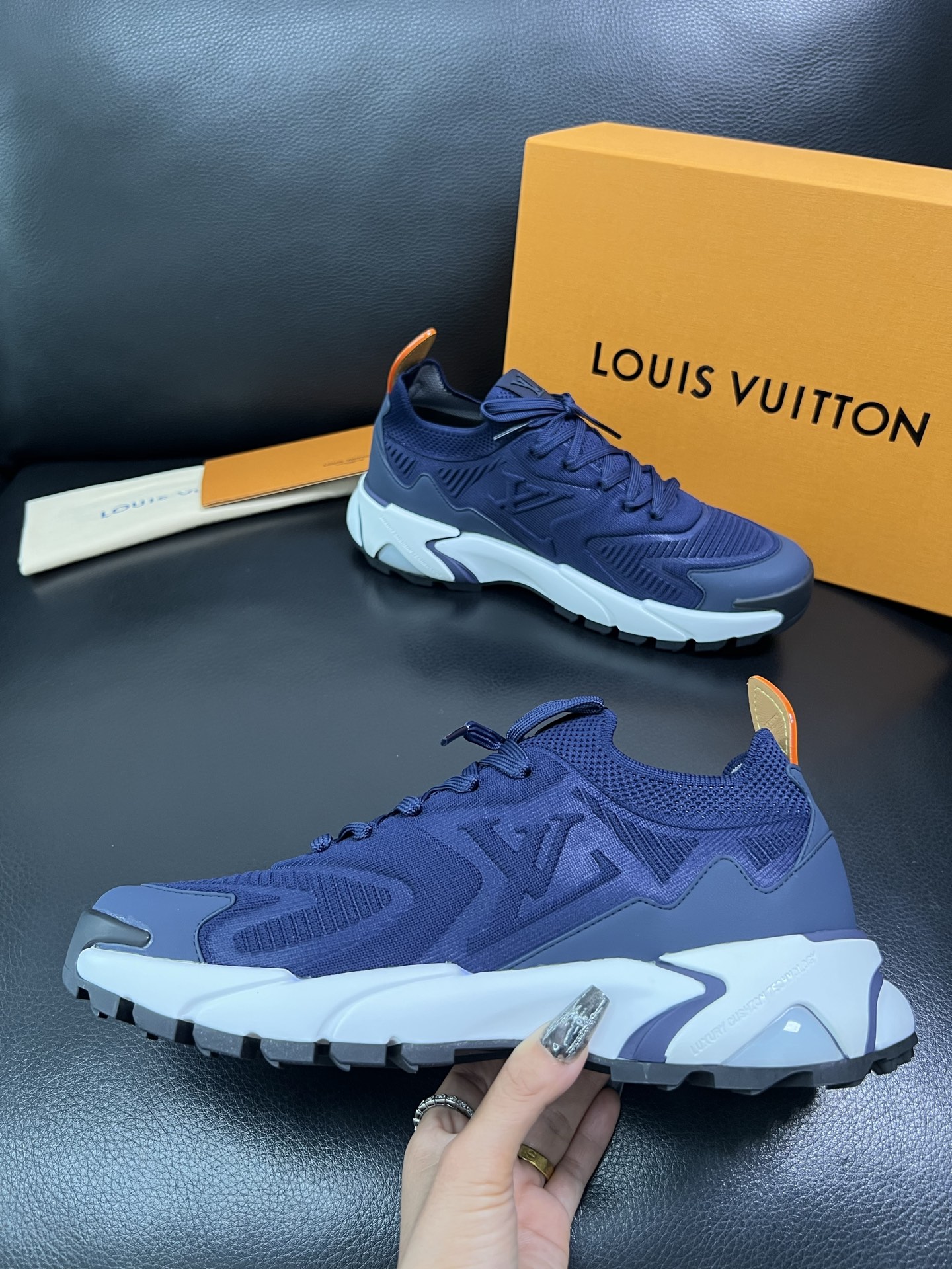Lv 顶级代购 路易威登 皮鞋专柜同步，意大利进口飞织面料，进口水染牛皮内里，鞋底：原厂特供原版底，原厂