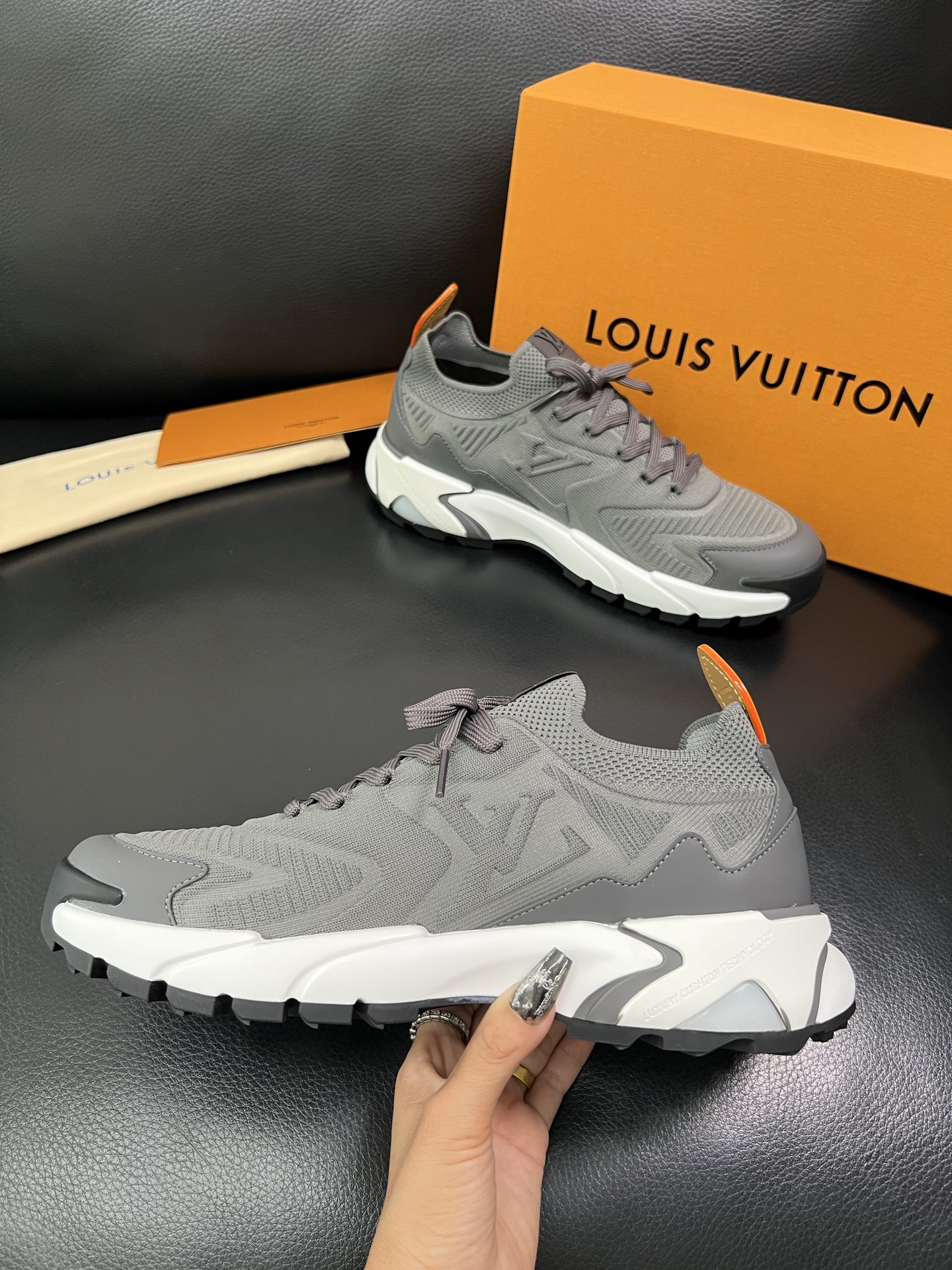 Lv 顶级代购 路易威登 皮鞋专柜同步，意大利进口飞织面料，进口水染牛皮内里，鞋底：原厂特供原版底，原厂