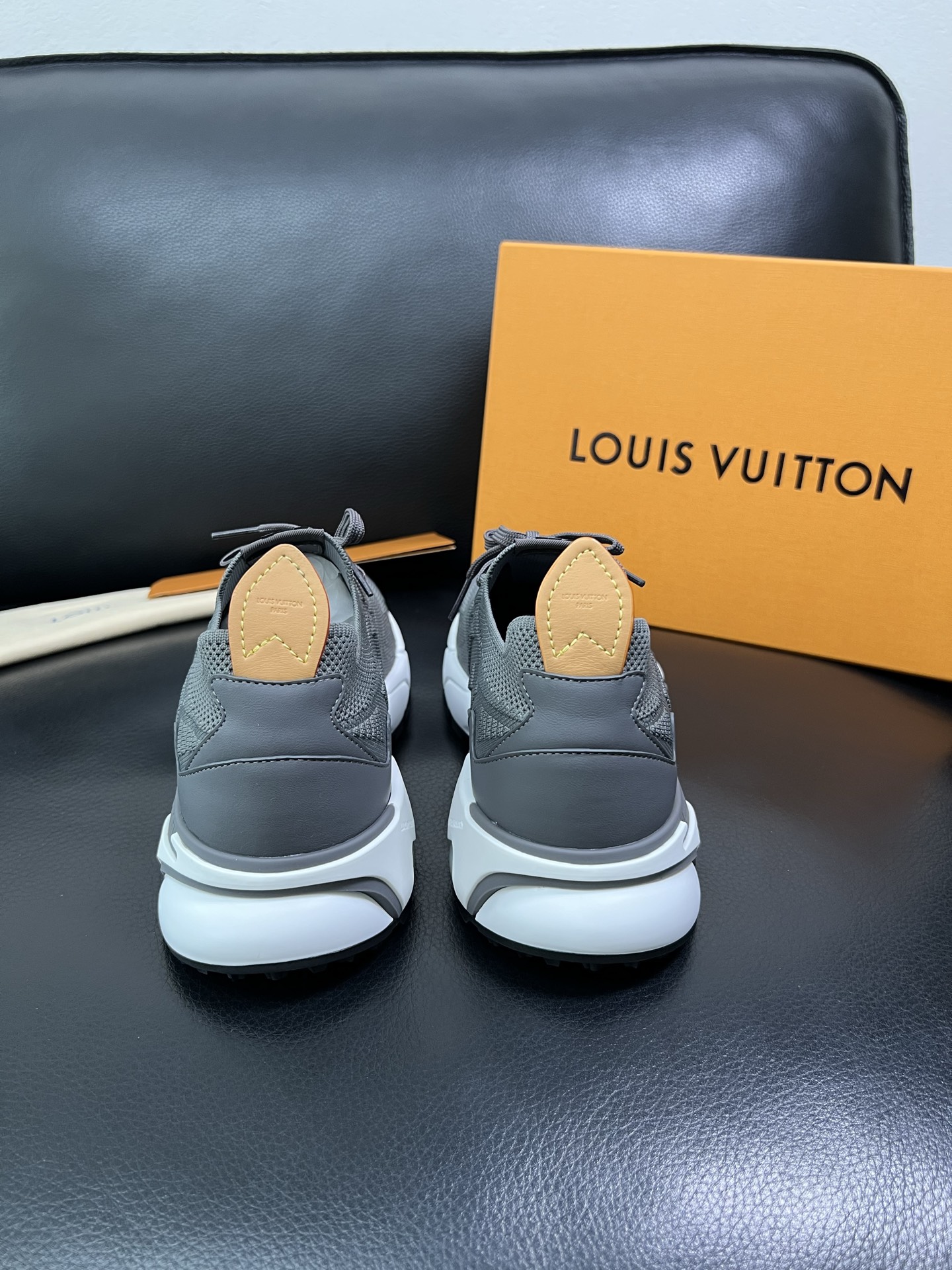 Lv 顶级代购 路易威登 皮鞋专柜同步，意大利进口飞织面料，进口水染牛皮内里，鞋底：原厂特供原版底，原厂