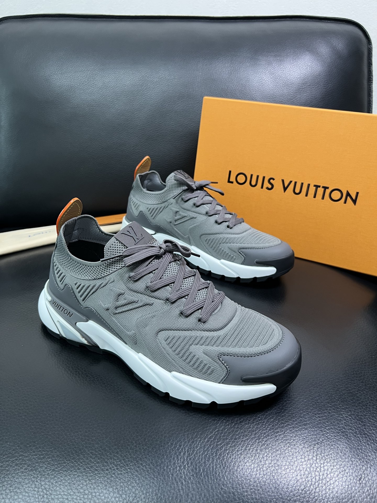 Lv 顶级代购 路易威登 皮鞋专柜同步，意大利进口飞织面料，进口水染牛皮内里，鞋底：原厂特供原版底，原厂