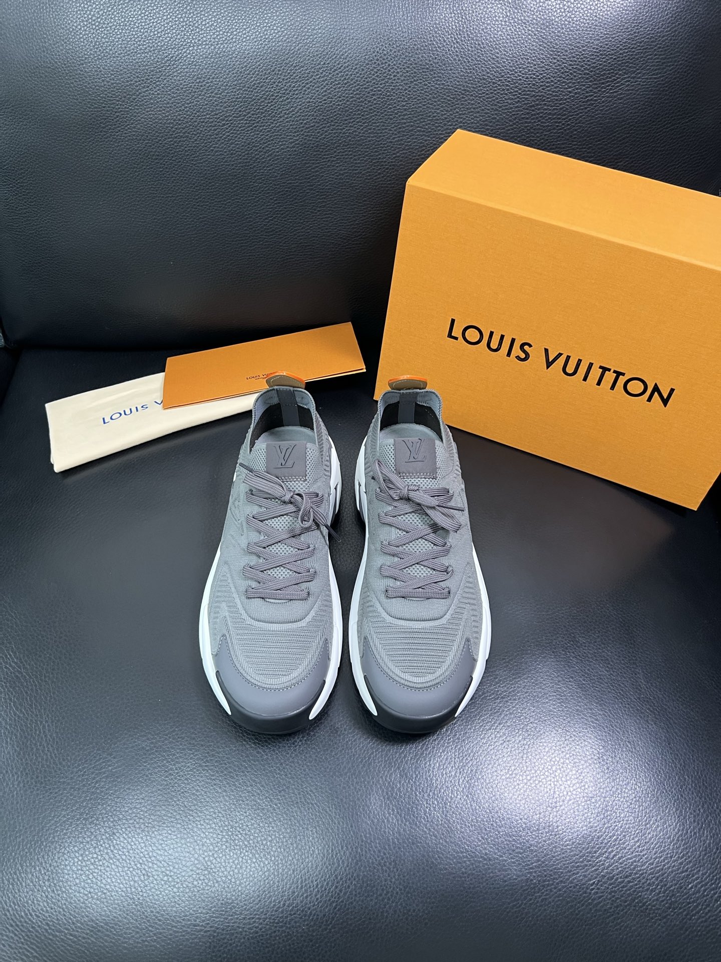 Lv 顶级代购 路易威登 皮鞋专柜同步，意大利进口飞织面料，进口水染牛皮内里，鞋底：原厂特供原版底，原厂