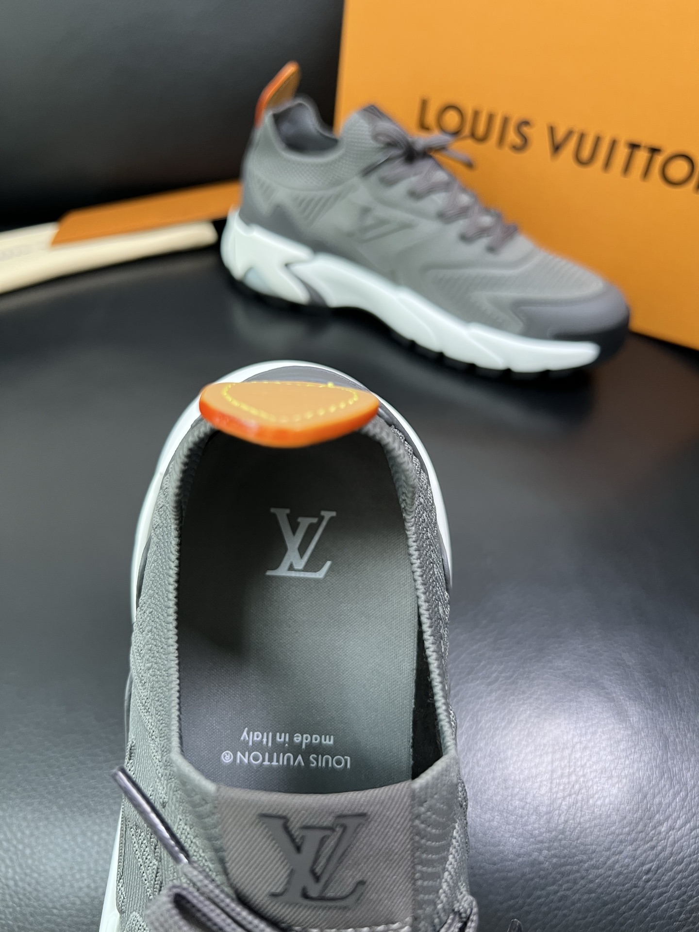 Lv 顶级代购 路易威登 皮鞋专柜同步，意大利进口飞织面料，进口水染牛皮内里，鞋底：原厂特供原版底，原厂
