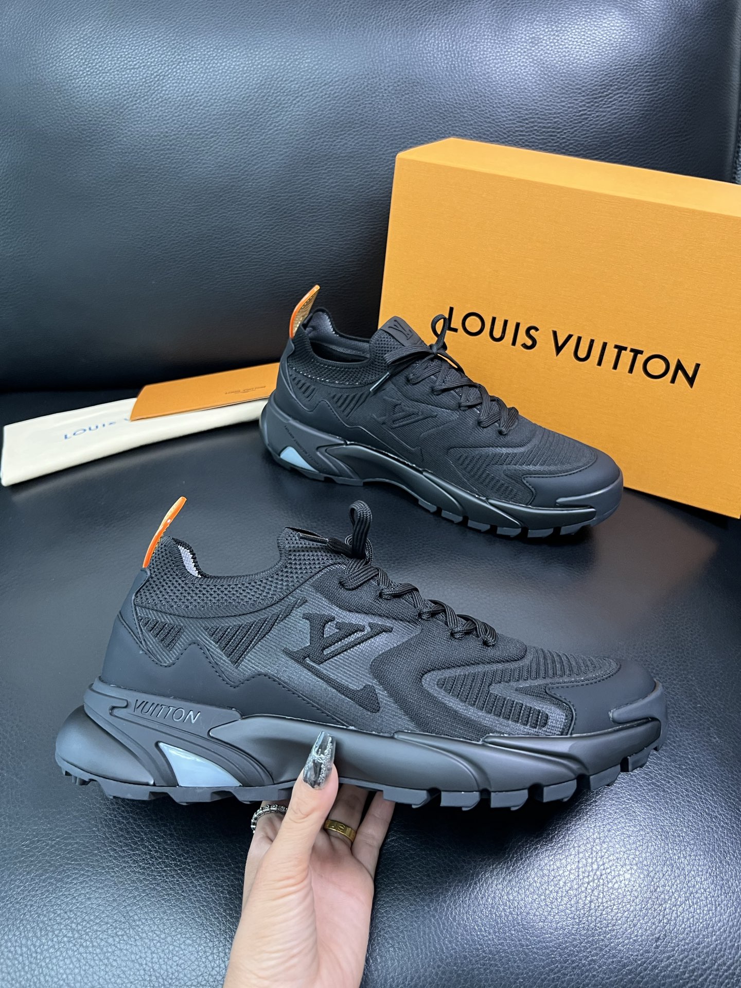 Lv 顶级代购 路易威登 皮鞋专柜同步，意大利进口飞织面料，进口水染牛皮内里，鞋底：原厂特供原版底，原厂