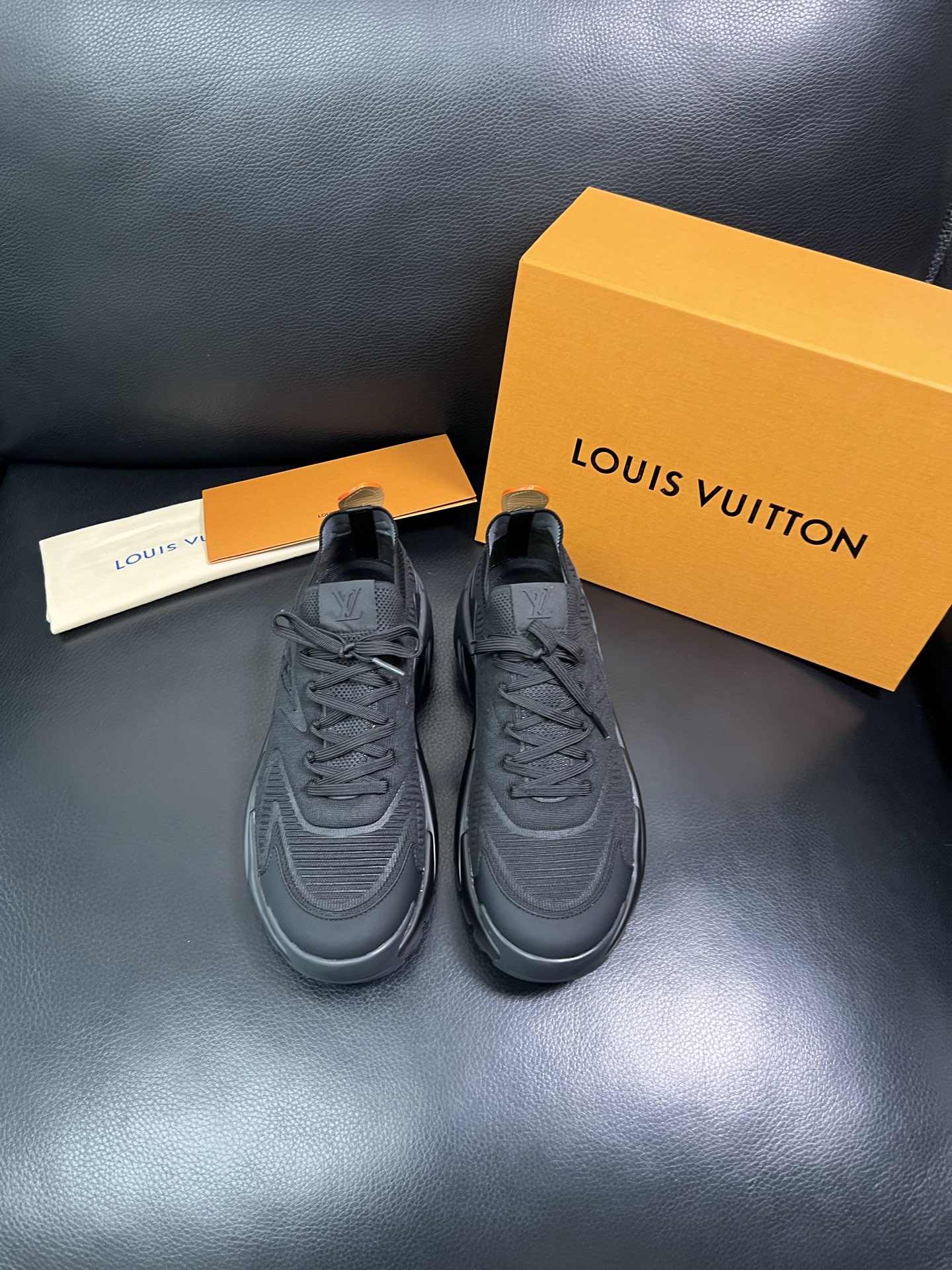 Lv 顶级代购 路易威登 皮鞋专柜同步，意大利进口飞织面料，进口水染牛皮内里，鞋底：原厂特供原版底，原厂