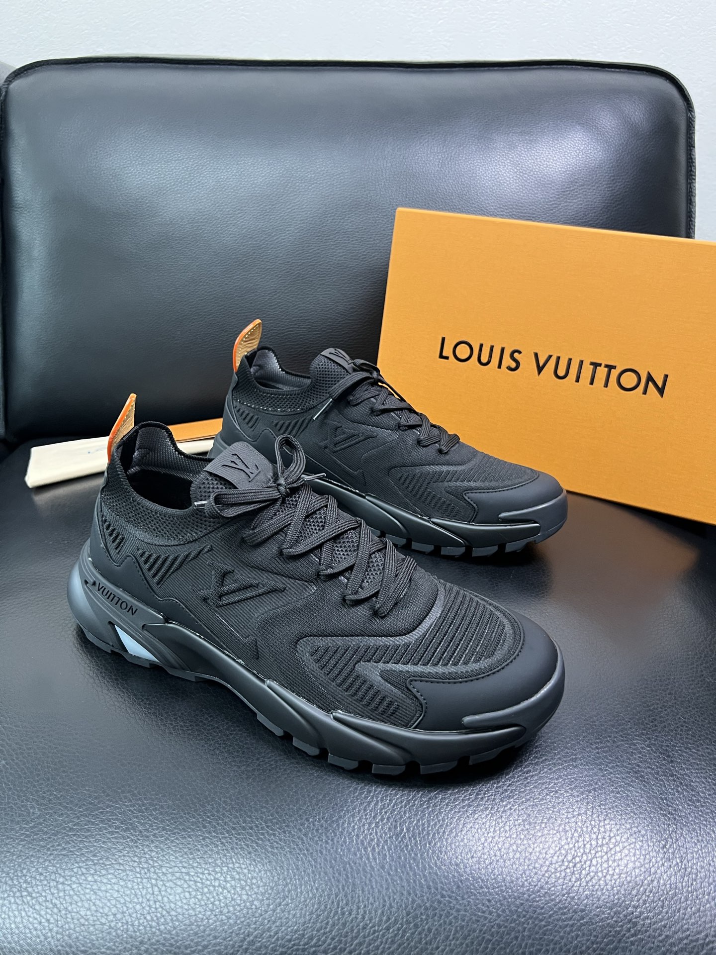 Lv 顶级代购 路易威登 皮鞋专柜同步，意大利进口飞织面料，进口水染牛皮内里，鞋底：原厂特供原版底，原厂