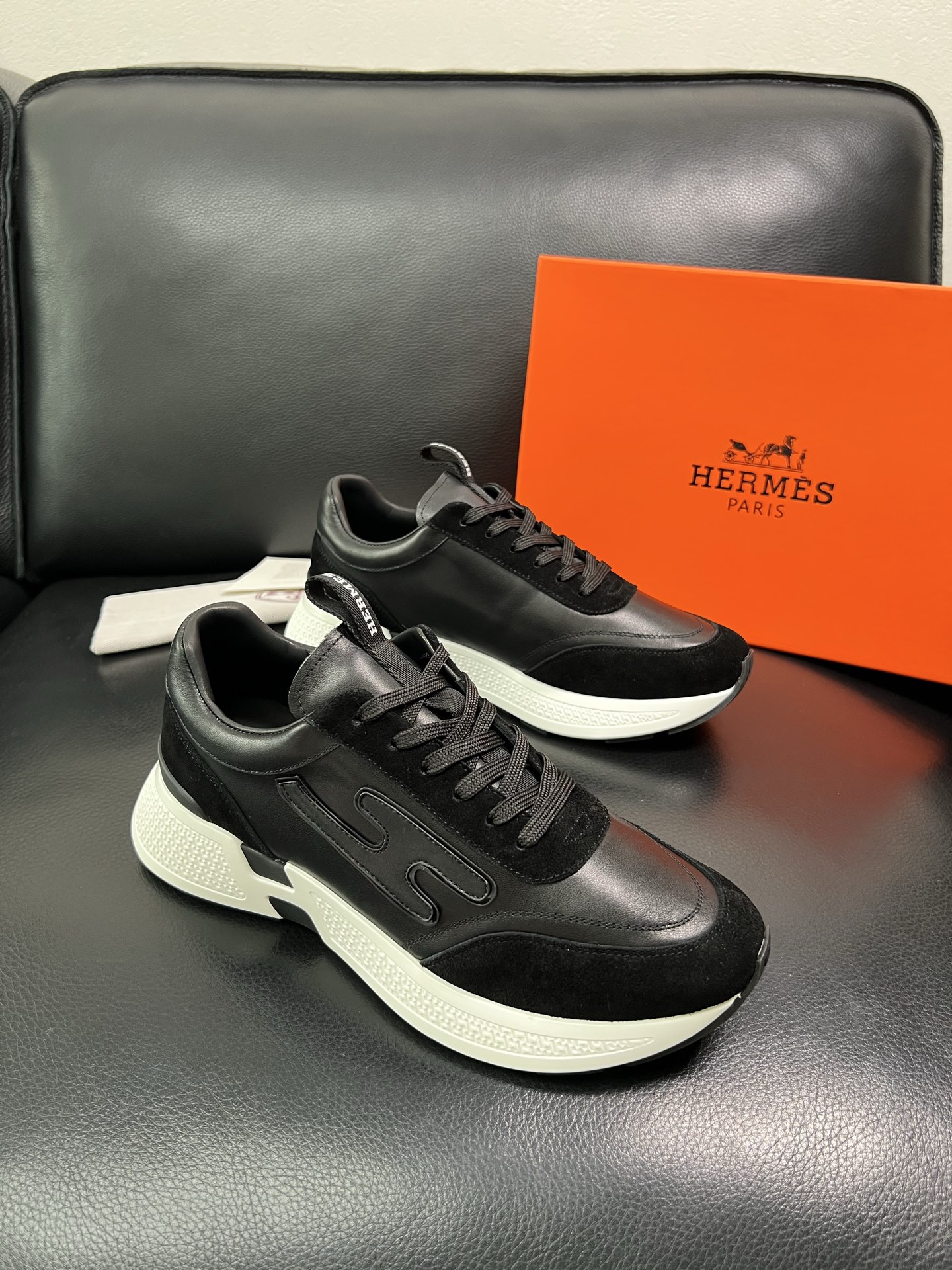 Hermes 顶级代购 爱马仕 专柜同步 原厂配置，意大利进口原版牛皮面料，高品质拼接工艺，全进口水染牛