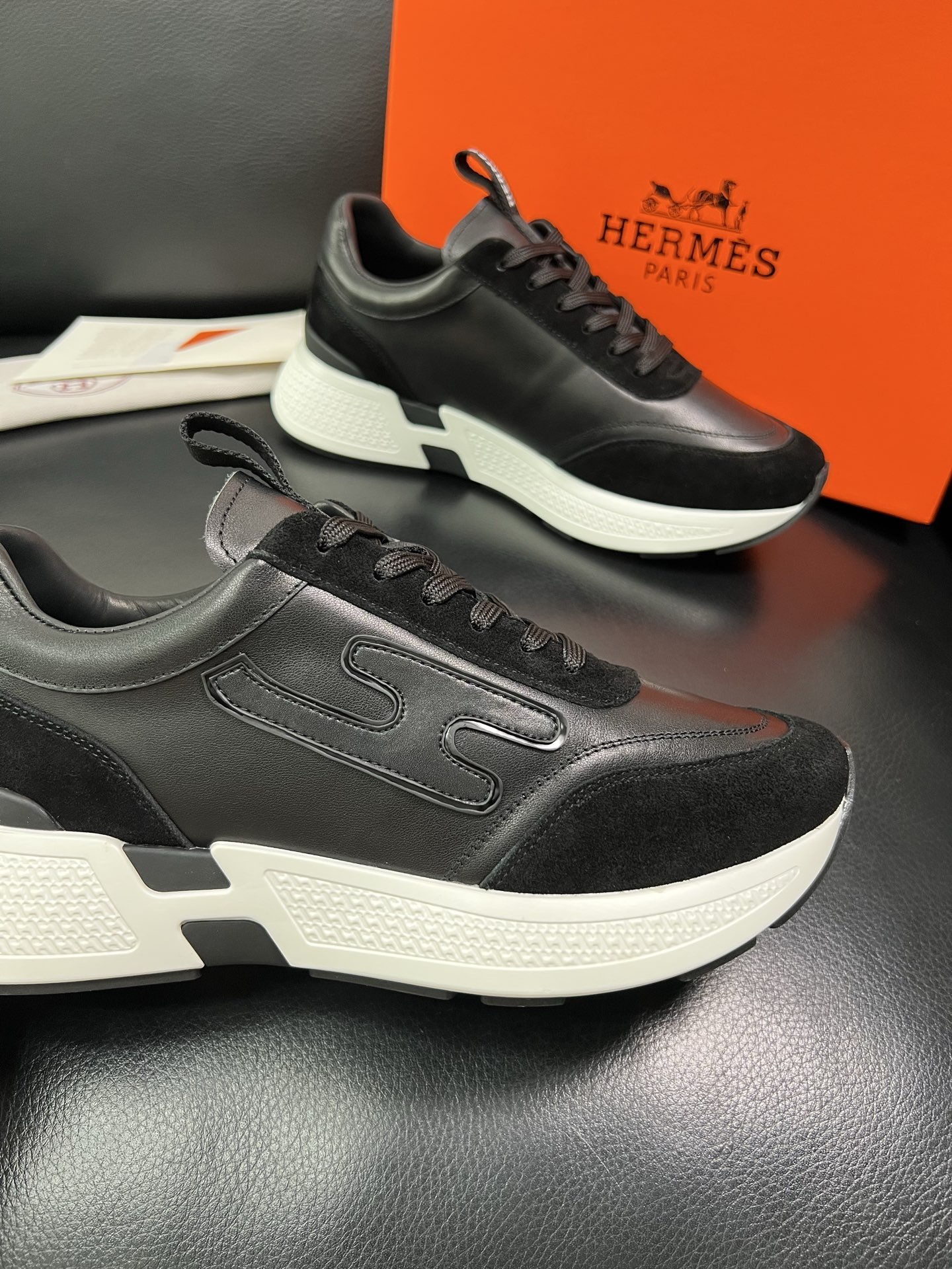 Hermes 顶级代购 爱马仕 专柜同步 原厂配置，意大利进口原版牛皮面料，高品质拼接工艺，全进口水染牛